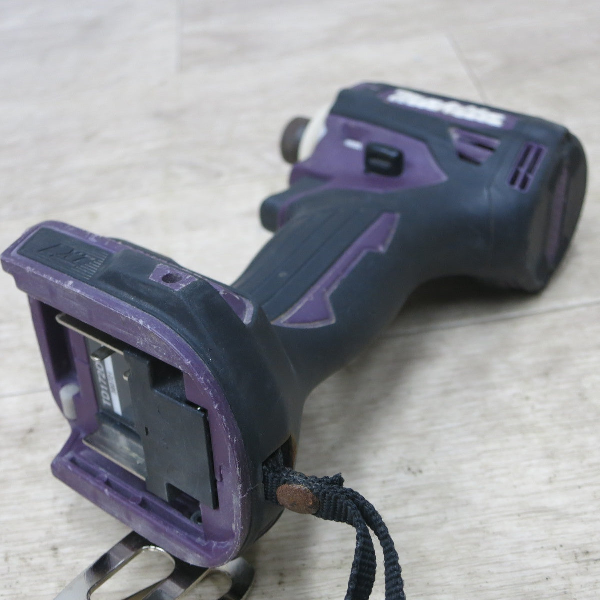 [送料無料] ◆マキタ 充電式 インパクトドライバ TD172D 電動 工具 18V コードレス 紫 パープル makita◆