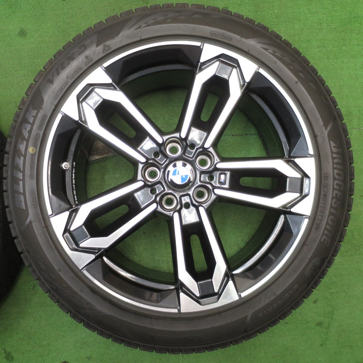 センサー付 バリ溝 23年 綺麗 9.5分以上★BMW x2 xDrive 20i Mスポーツ 純正  245/45R19 スタッドレス ブリヂストン ブリザック VRX3 PCD112/5H★5052102NJス