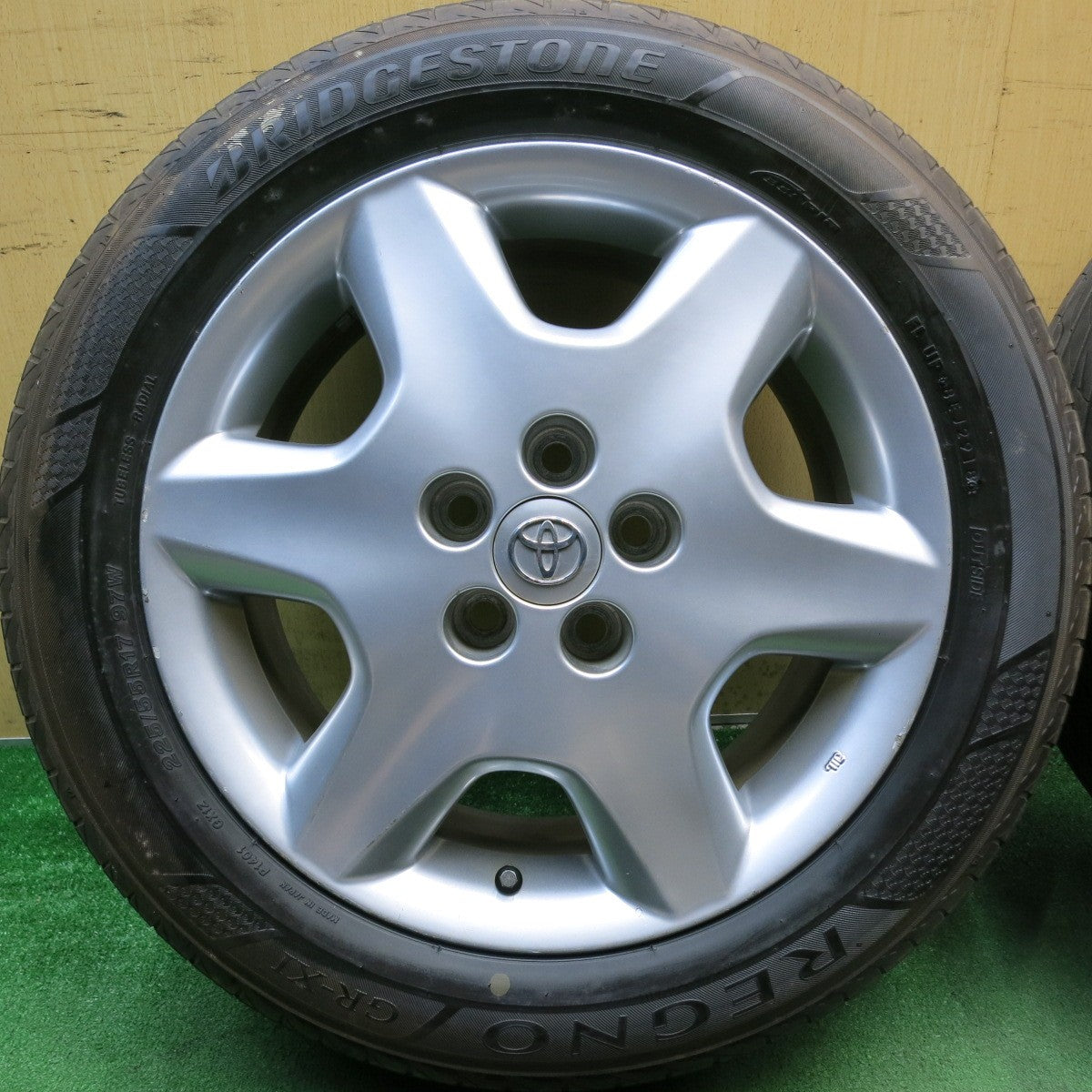 バリ溝！9.5分◎トヨタ セルシオ C仕様 純正 225/55R17 ブリヂストン レグノ GR-XI 17インチ PCD114.3/5H◎6072305HAノ