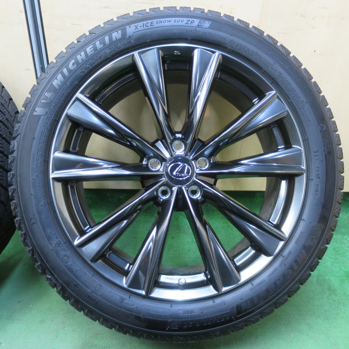 センサー付！超バリ溝！21年！キレイ！ほぼ10分★レクサス NX Fスポーツ 純正 235/50R20 スタッドレス X-ICE SNOW SUV ZP 20インチ PCD114.3/5H★5072801イス