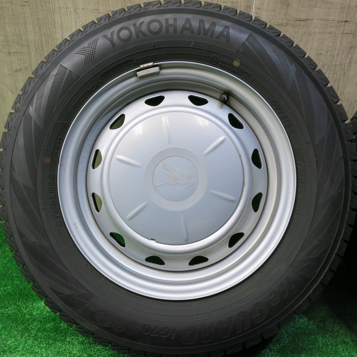 バリ溝！22年！8.5分★スタッドレス 185/70R14 ヨコハマ アイスガード iG70 Carrowin スチール ホイール 14インチ PCD100 114.3/4H マルチ★5110811HAス