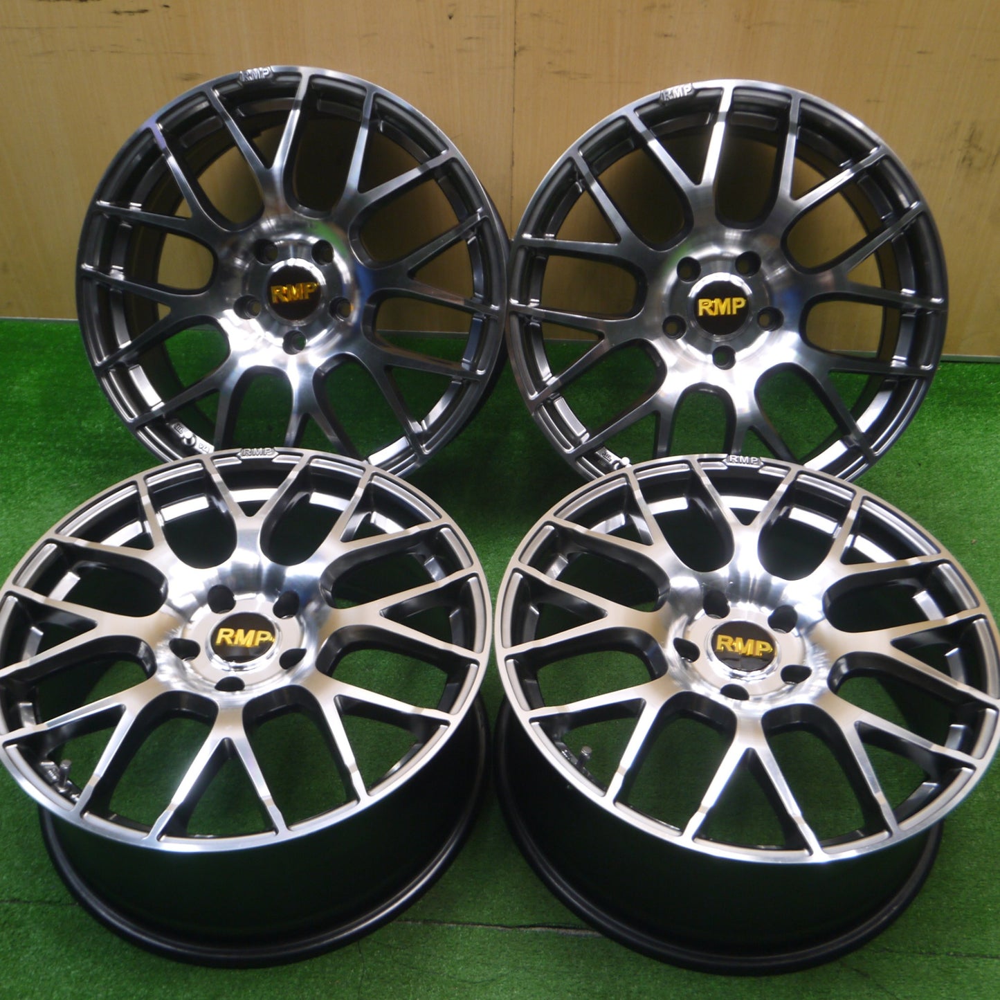 [送料無料] キレイ★RMP 028F 18インチ ホイール 18×8.0J PCD114.3/5H★4110105Hホ