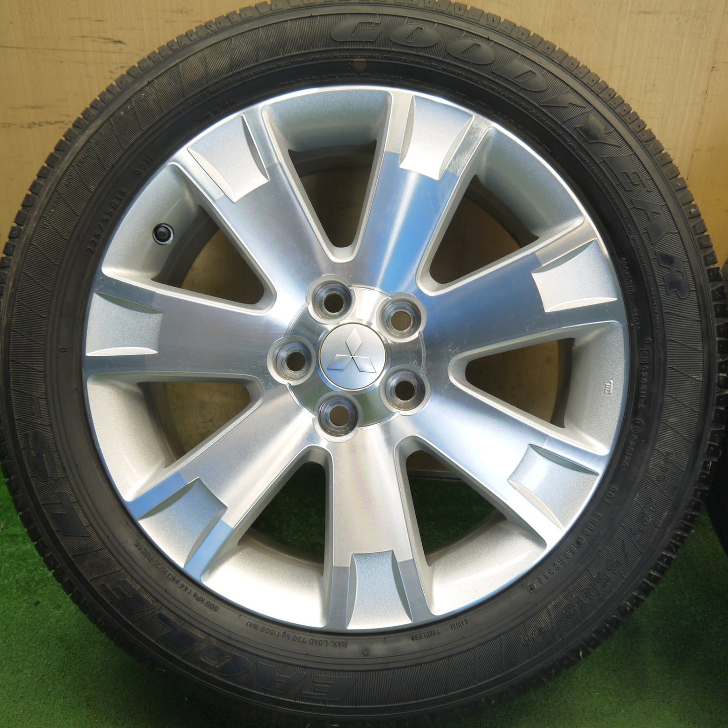 バリ溝！キレイ！9.5分！2本◎三菱 デリカ D:5 純正 225/55R18 グッドイヤー イーグル LS2 18インチ D5 PCD114.3/5H◎6072701Hノ