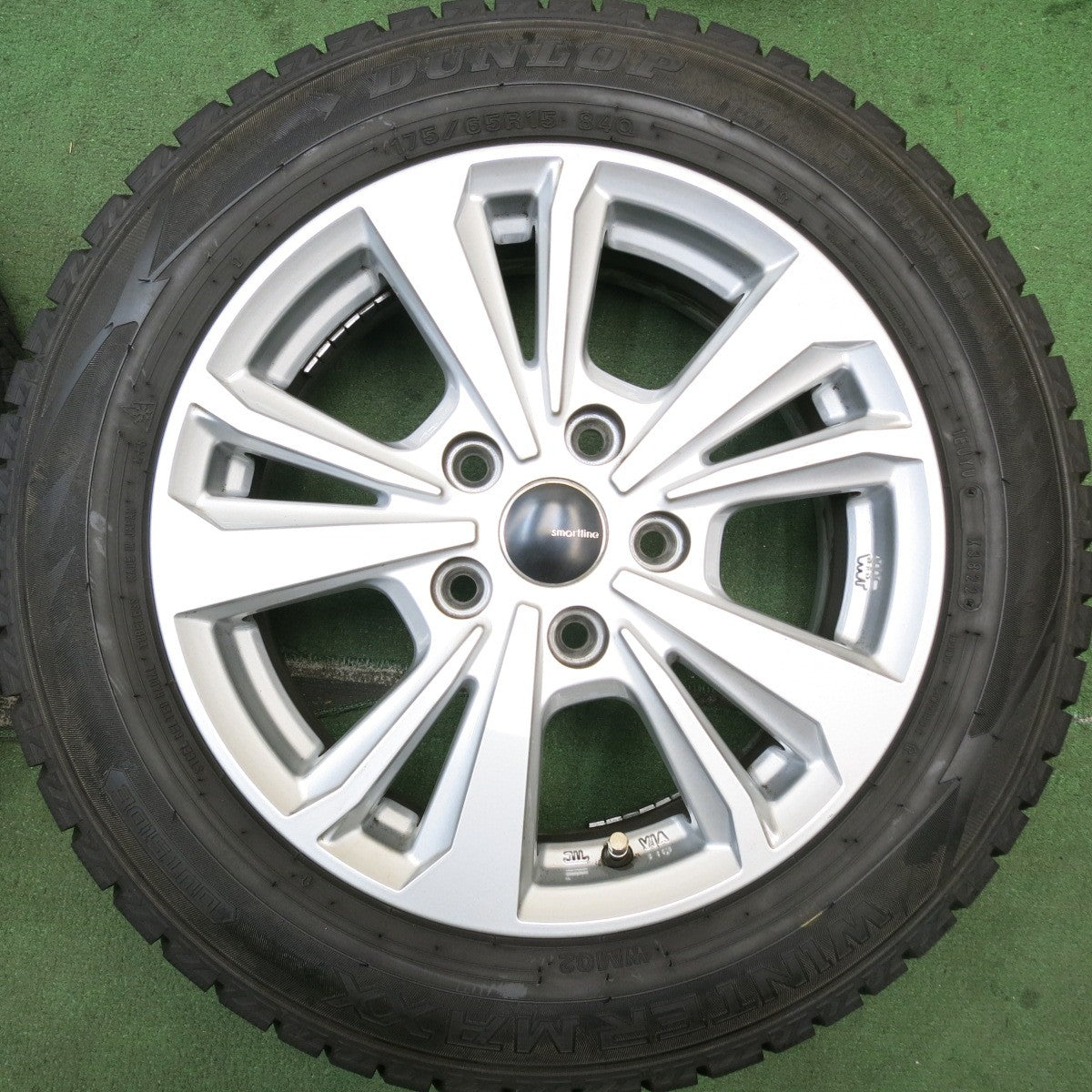バリ溝！22年！キレイ！ほぼ10分★BMW MINI 等 smartline 175/65R15 スタッドレス ダンロップ ウインターマックス WM02 スマートライン 15インチ PCD112/5H★5080908HAス