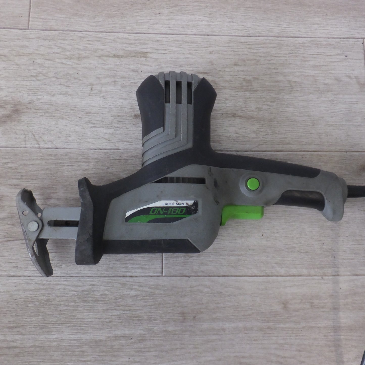 [送料無料] ★高儀 アースマン EARTH MAN 電気のこぎり DN-100　AC100V 50/60Hz 350W★