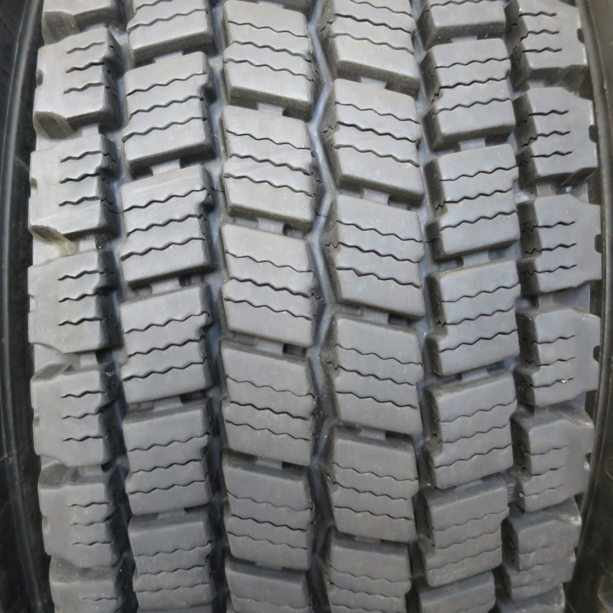 バリ溝！22年！9分★トラック タイヤ 245/70R19.5 136/134L スタッドレス ミシュラン XJS WINTER GRIP+ 19.5インチ★6010702イスタ