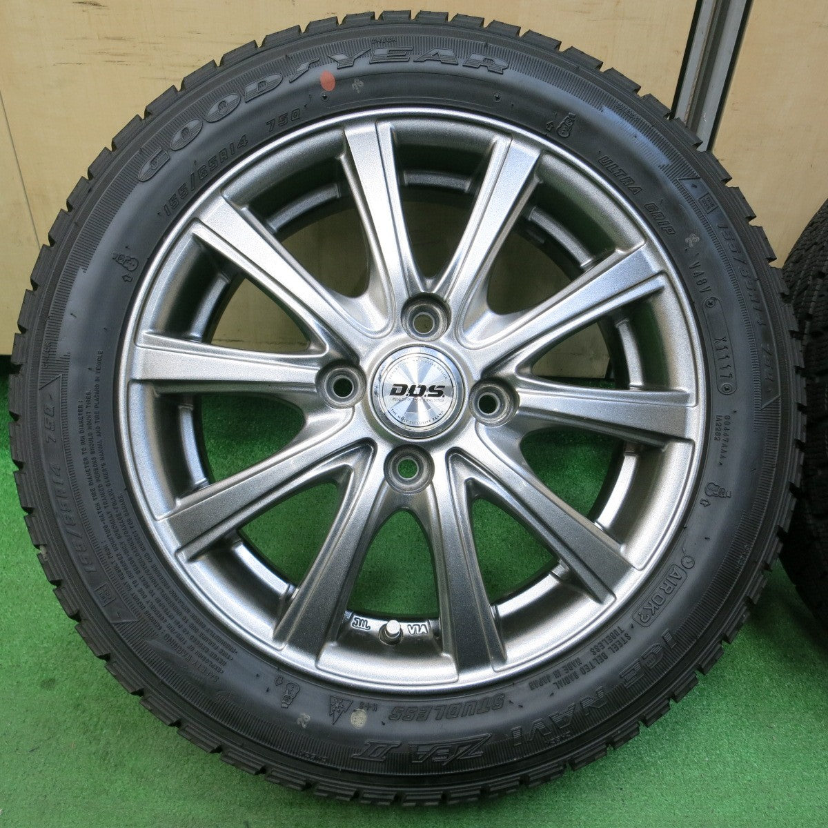 *送料無料* バリ溝！キレイ！9.5分★スタッドレス 155/65R14 グッドイヤー アイスナビ ZEA2 D.O.S. DOS 14インチ PCD100/4H★4041903イス