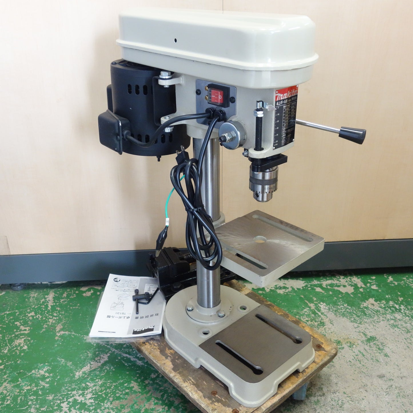 [送料無料] 未使用！バイス付き☆マキタ 卓上 ボール盤 TB131 電動 工具 makita 100V 穴あけ 機 加工☆