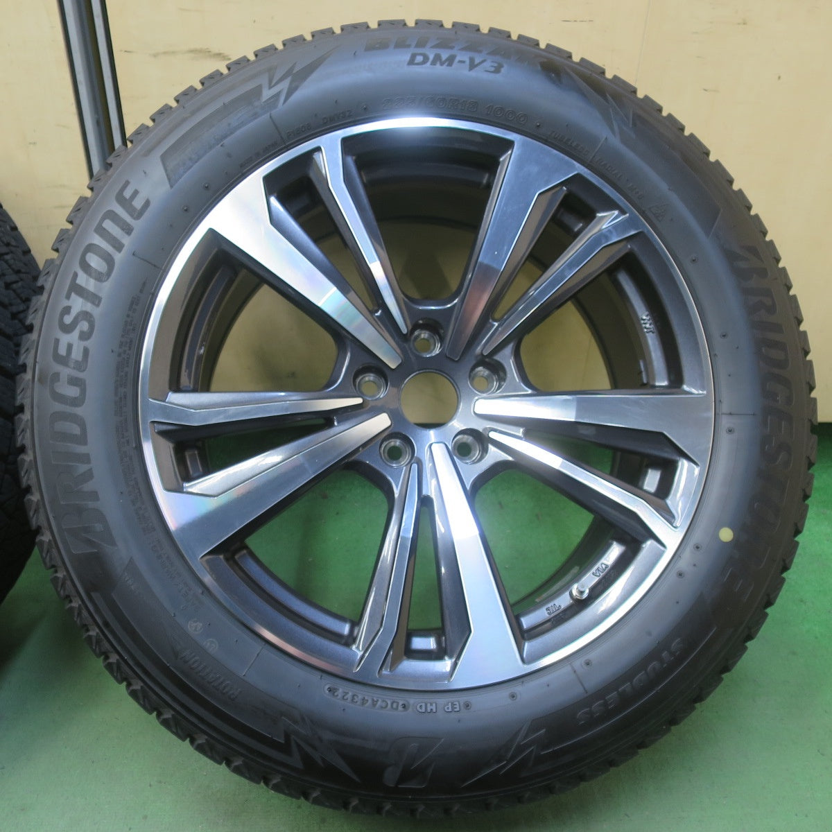 バリ溝！22年！キレイ！9分◎BMW 等 smartline 365 225/60R18 スタッドレス ブリヂストン ブリザック DM-V3 18インチ スマートライン PCD112/5H◎6092906イス