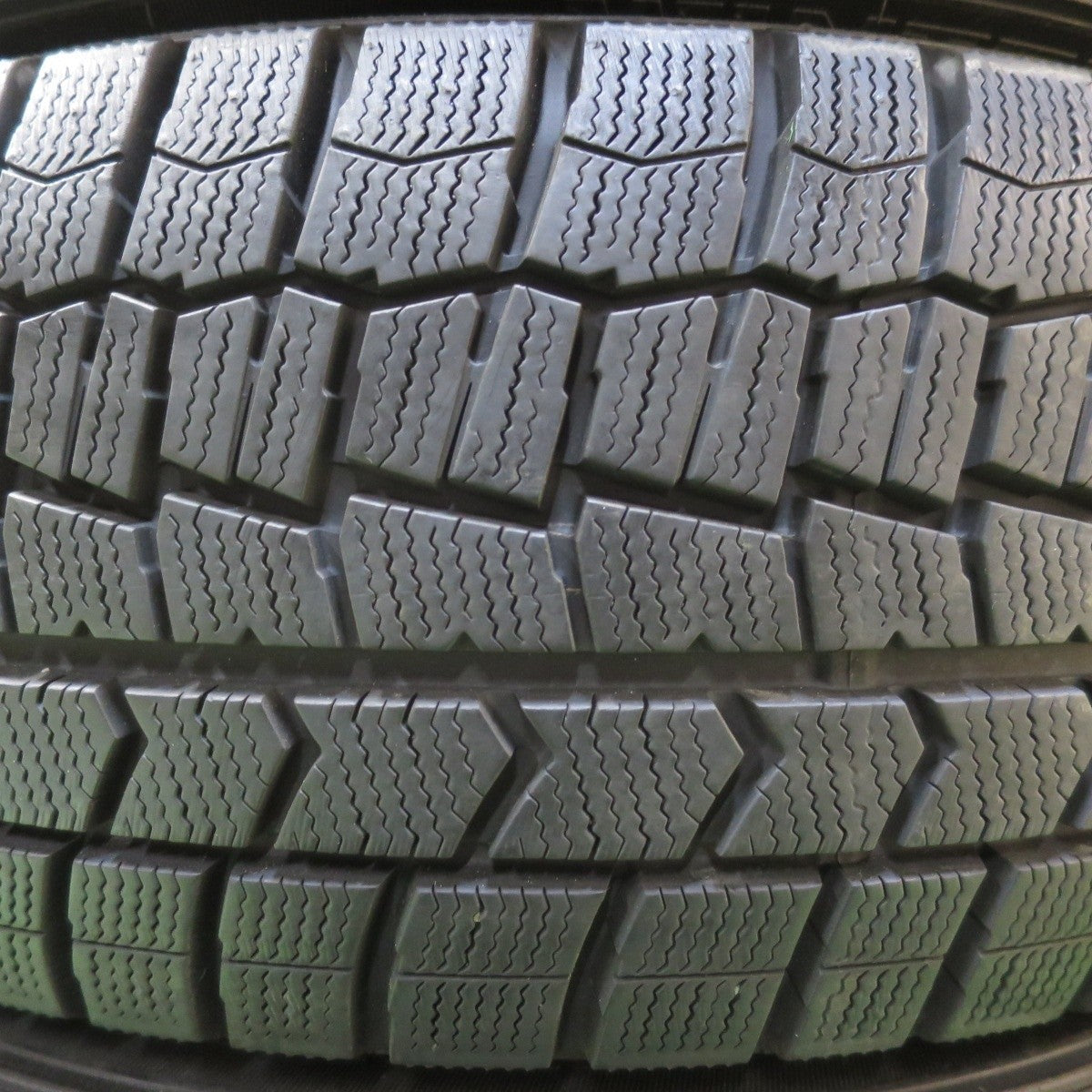 バリ溝！21年！キレイ！9.5分★レガシィ 等 225/50R17 スタッドレス ダンロップ ウインターマックス WM02 Euro-S Stream MiD 17インチ PCD100/5H★5022703イス