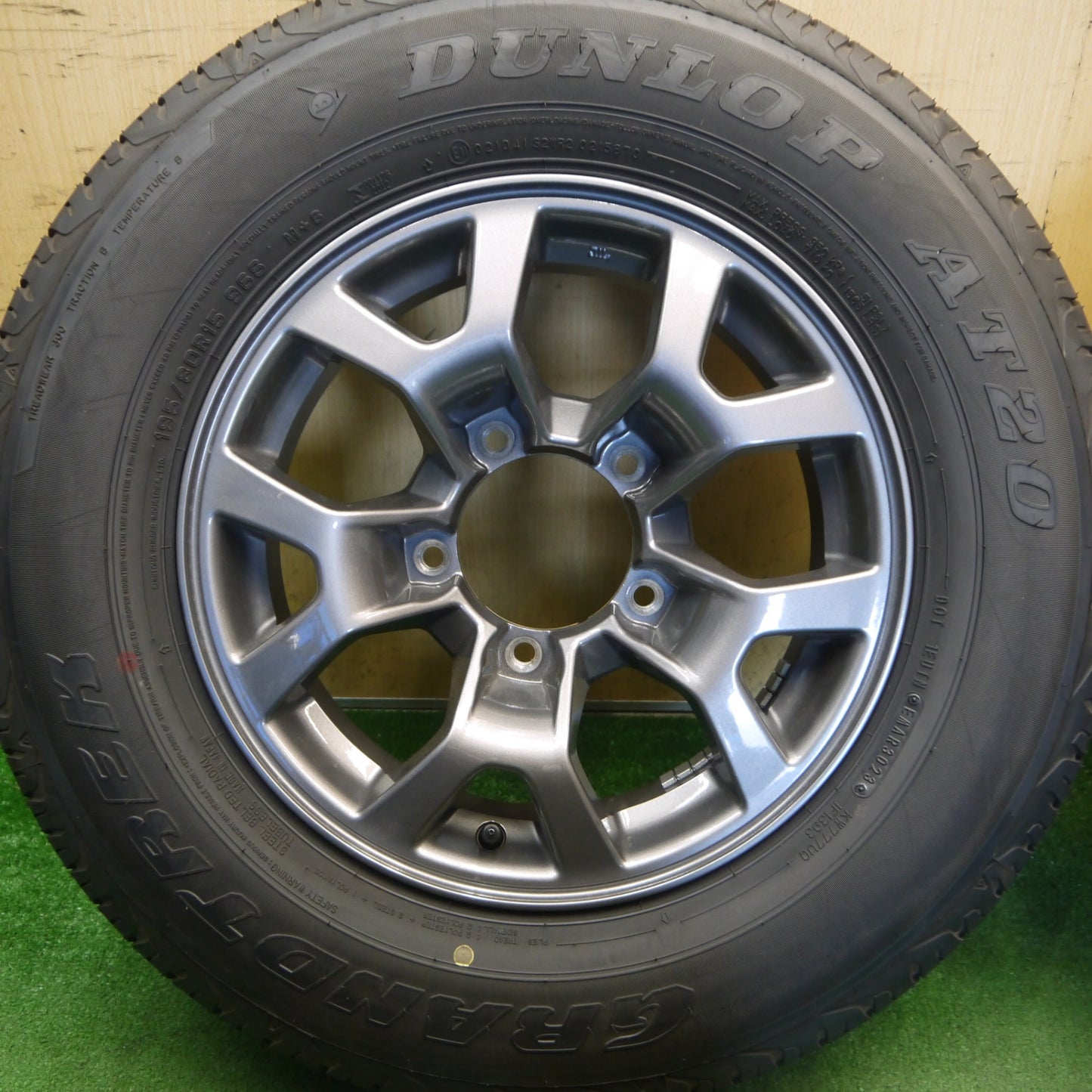 新車外し！23年◎スズキ JB74W ジムニー シエラ 純正 195/80R15 ダンロップ AT20 グラントレック 15インチ PCD139.7/5H◎6072401Hノ