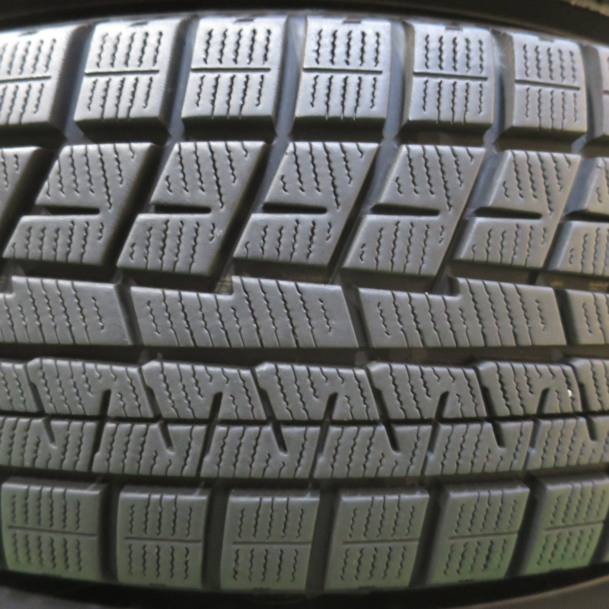 バリ溝！22年！キレイ！9.5分★スタッドレス 185/65R15 ヨコハマ アイスガード iG60 GRASS グラス 15インチ PCD100/4H★5112909イス