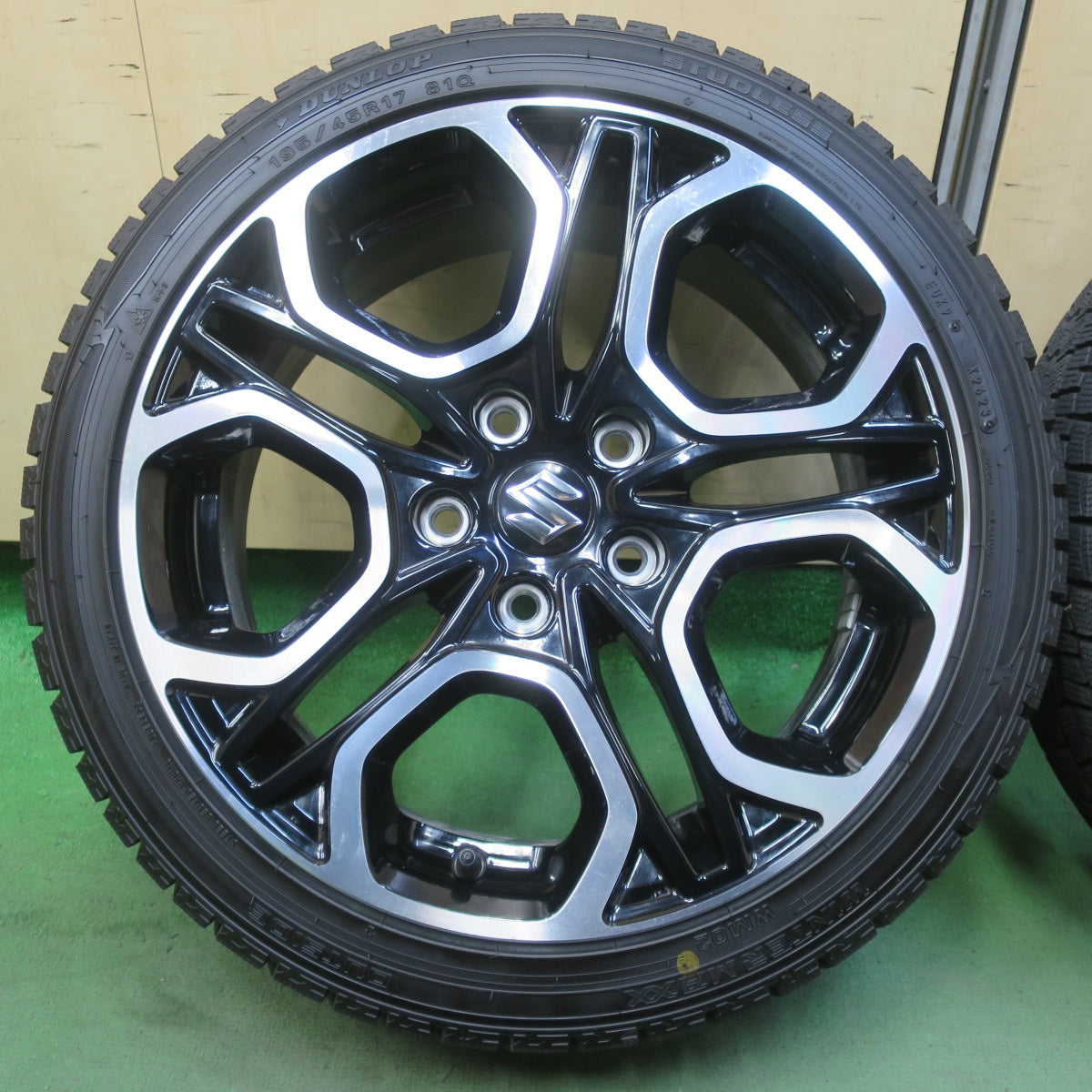 バリ溝！23年！キレイ！9.5分★スズキ ZC33S スイフト スポーツ 純正 195/45R17 スタッドレス ダンロップ ウインターマックス WM02 17インチ PCD114.3/5H★6043017イス