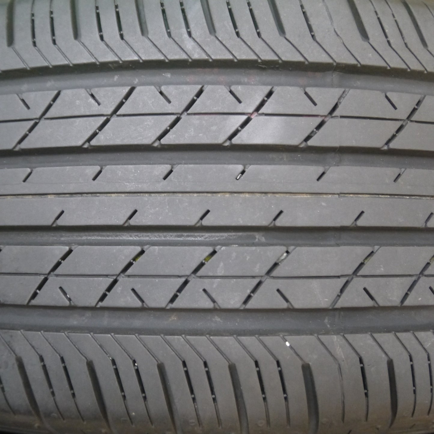 [送料無料] バリ溝！24年！9.5分★205/55R17 ブリヂストン トランザ ER33 タイヤ 17インチ ノア ヴォクシー ステップワゴン 等★4102904Hノタ