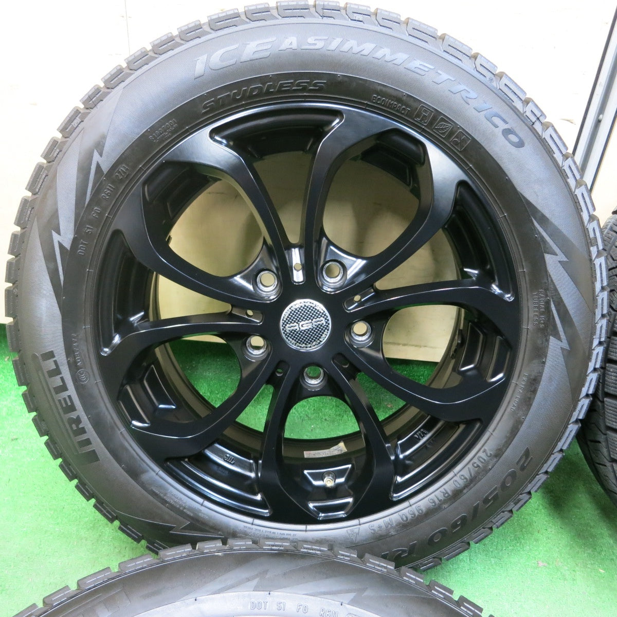 [送料無料] バリ溝！キレイ！9.5分★MINI ミニ 等 AGA Movius モビウス 205/60R16 スタッドレス ピレリ アイスアシンメトリコ 16インチ PCD120/5H★4111902SYス