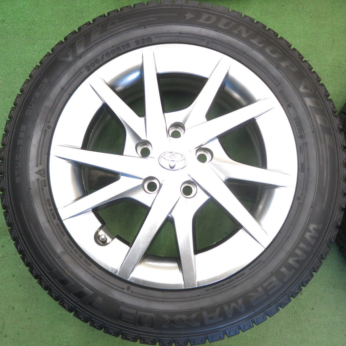 バリ溝！9.5分◎トヨタ プリウスα 純正 205/60R16 スタッドレス ダンロップ ウインターマックス 03 16インチ PCD114.3/5H◎6081602HAス