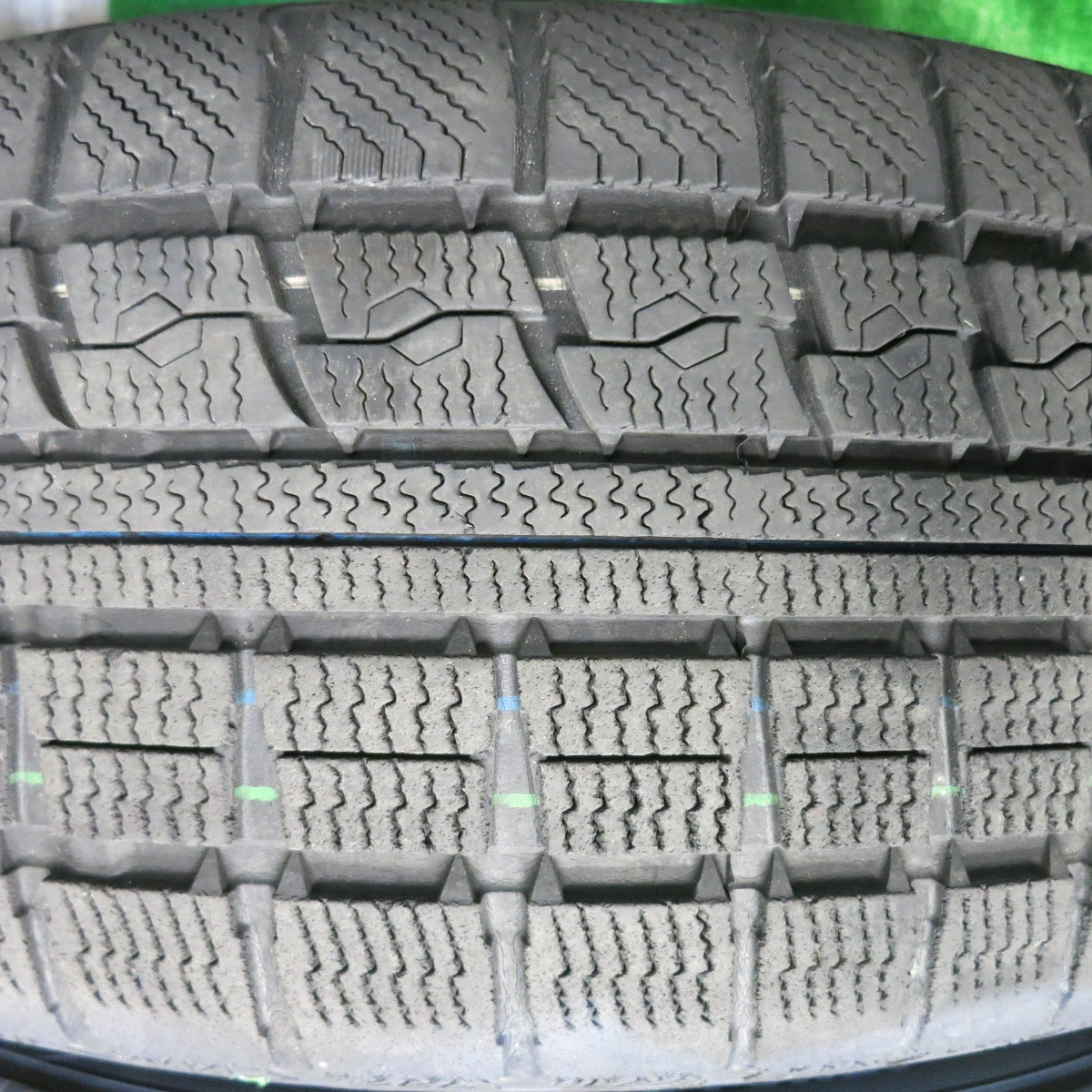 キレイ★スタッドレス 225/60R17 トーヨー ウインター トランパス MK4α VELVA TESALIA ヴェルヴァ テサリア 17インチ PCD114.3/5H★5110803HAス