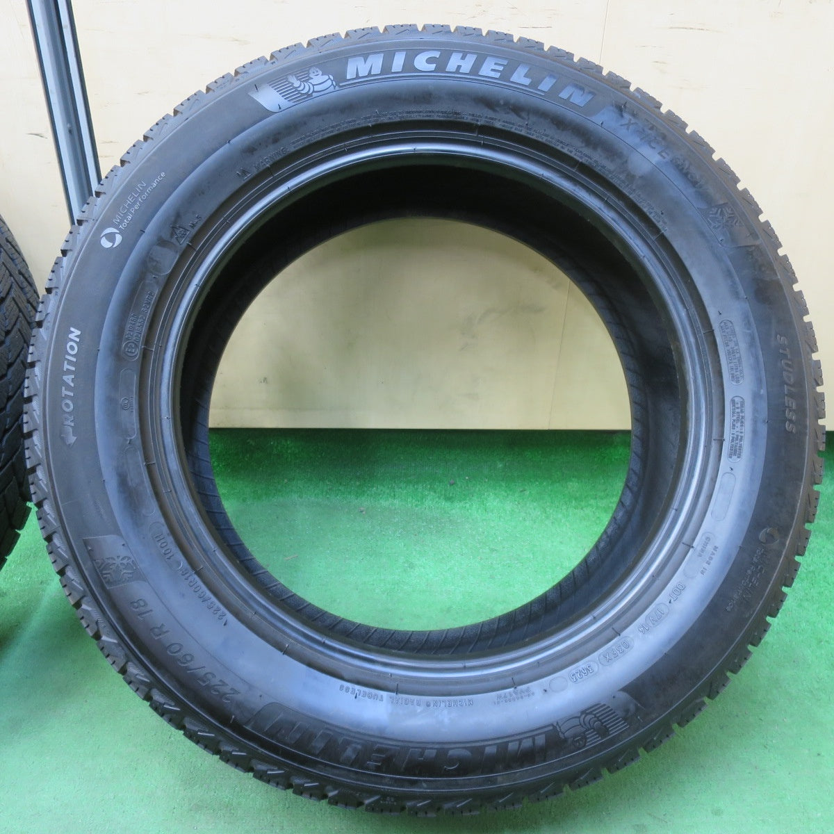 [送料無料] ほぼ未使用！23年★スタッドレス 225/60R18 ミシュラン X-ICE SNOW タイヤ 18インチ レクサス NX RAV4 ハリアー 等★5031404イスタ