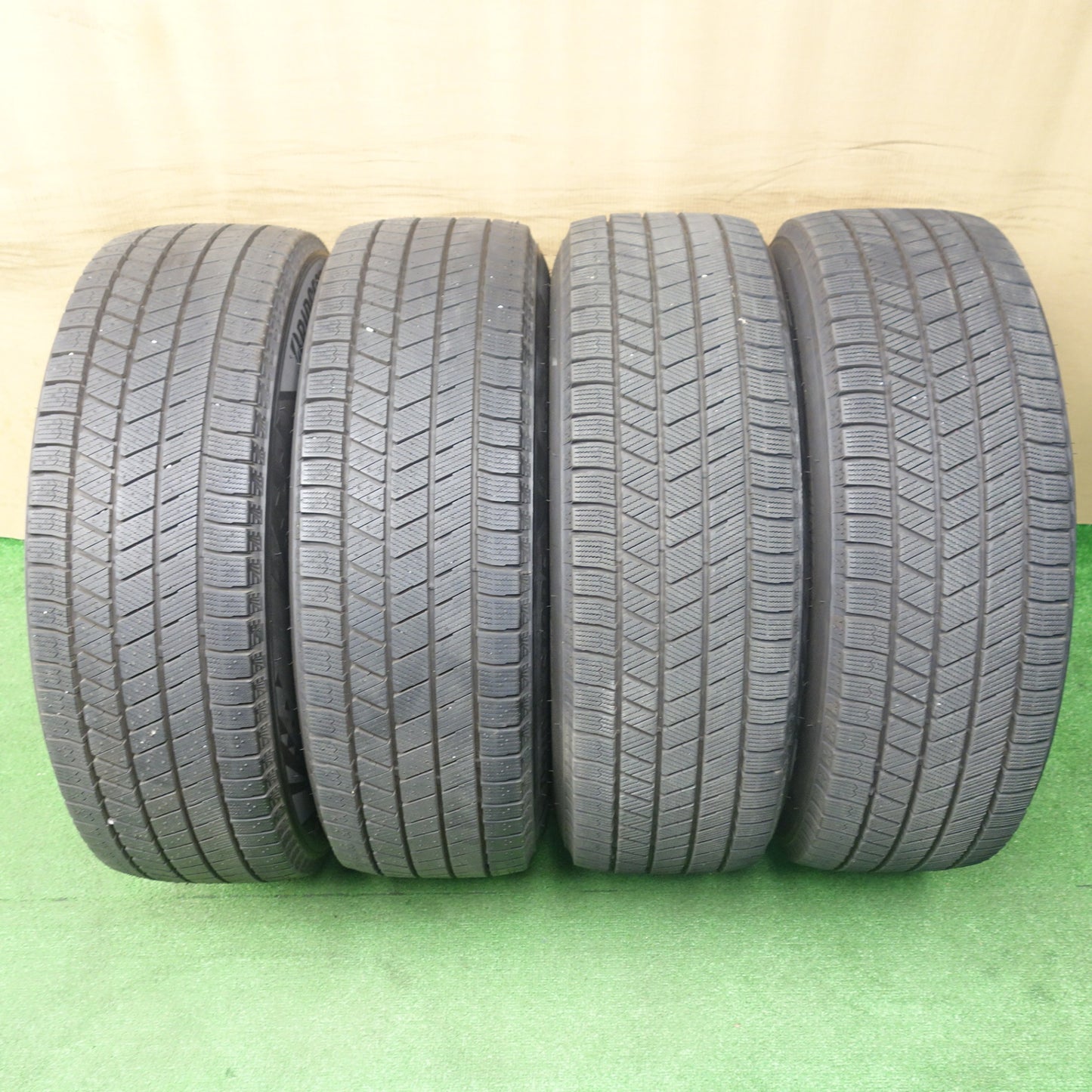 バリ溝！22年！キレイ！ほぼ10分★Lehrmeister LF-FORCE 235/60R18 スタッドレス ブリヂストン ブリザック VRX3 レアマイスター 18インチ PCD114.3/5H★6021801KTス