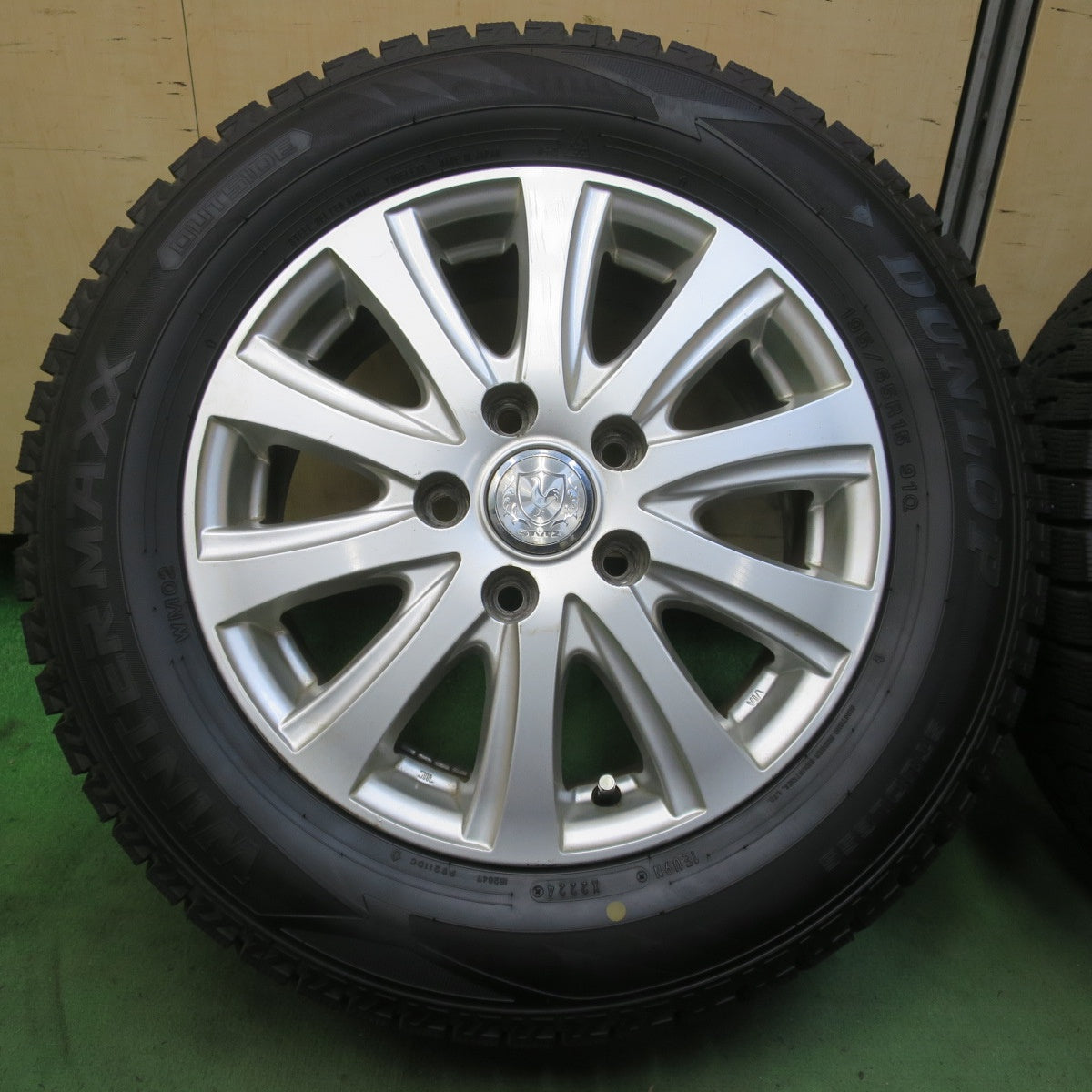 バリ溝！24年！9.5分★スタッドレス 195/65R15 ダンロップ ウインターマックス WM02 STYTZ 社外 アルミ 15インチ PCD114.3/5H★6060903イス