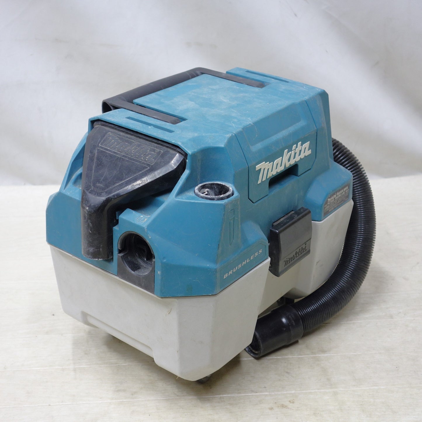 [送料無料] ◆makita マキタ 業務用 充電式集じん機 VC750D 乾湿両用 集塵機 電動工具 本体のみ◆