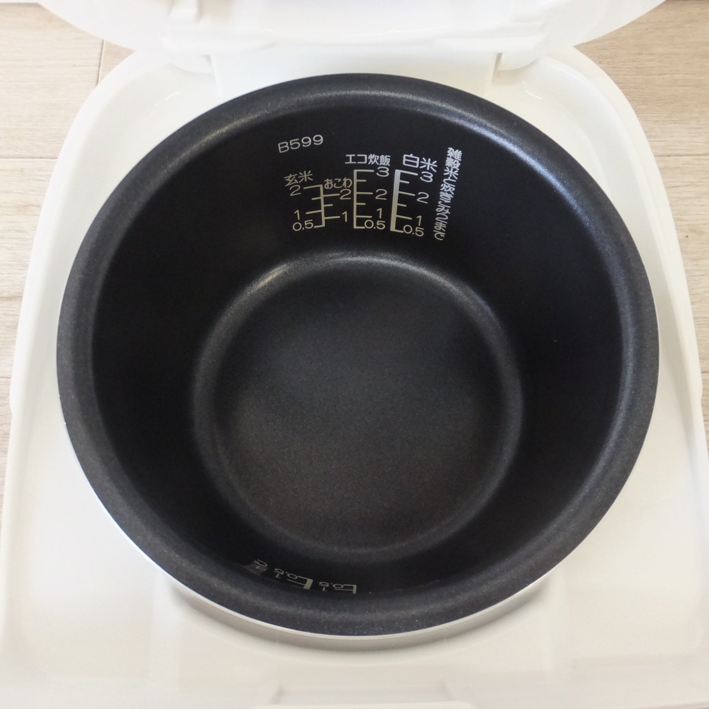 [送料無料] ★象印 ZOJIRUSHI 21年製 マイコン炊飯ジャー NL-B05J WM ホワイト　100V 50/60Hz 495W★