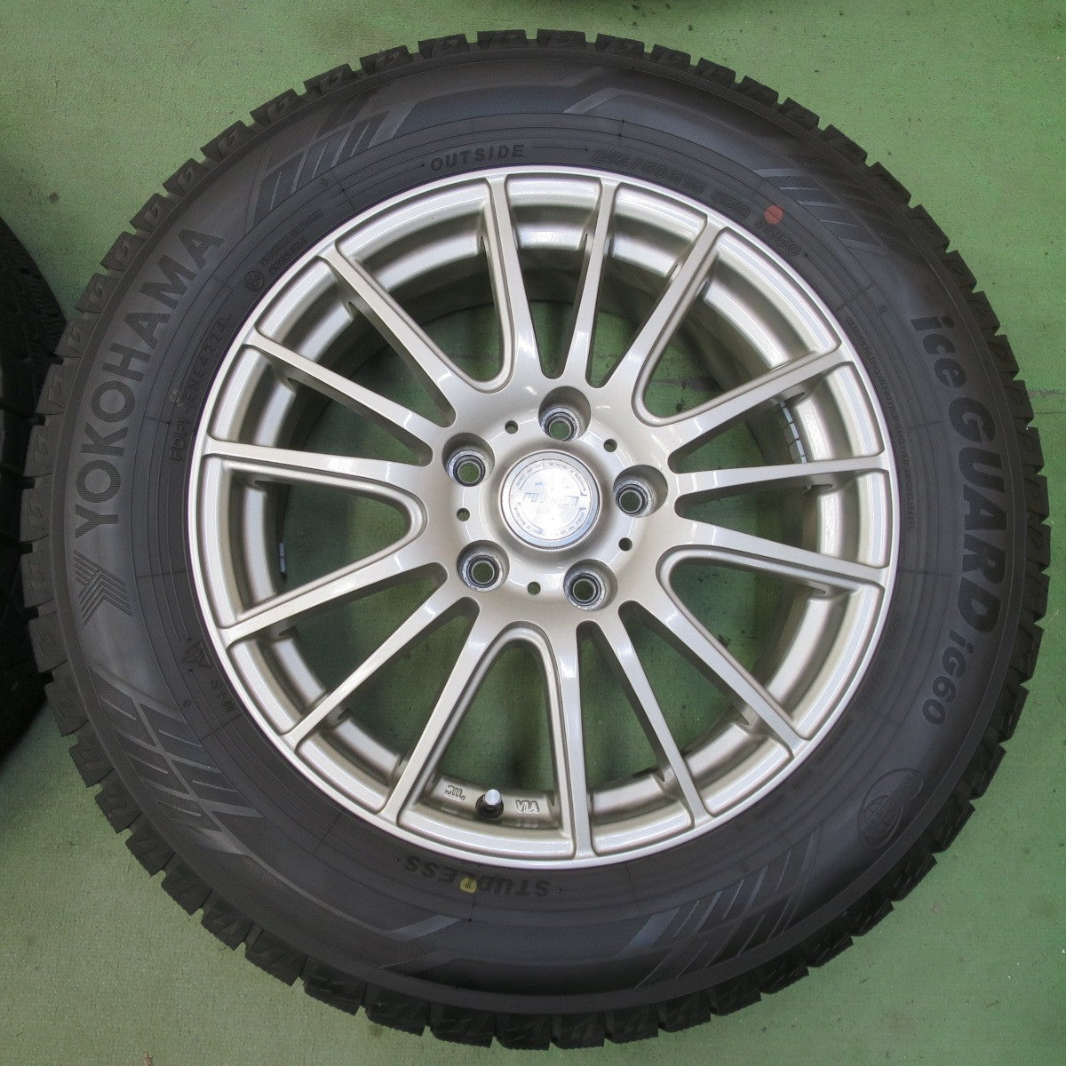 バリ溝！24年！キレイ！9.5分◎スタッドレス 215/60R16 ヨコハマ アイスガード iG60 ravrion selzer ラブリオン 16インチ PCD114.3/5H◎6072702イス