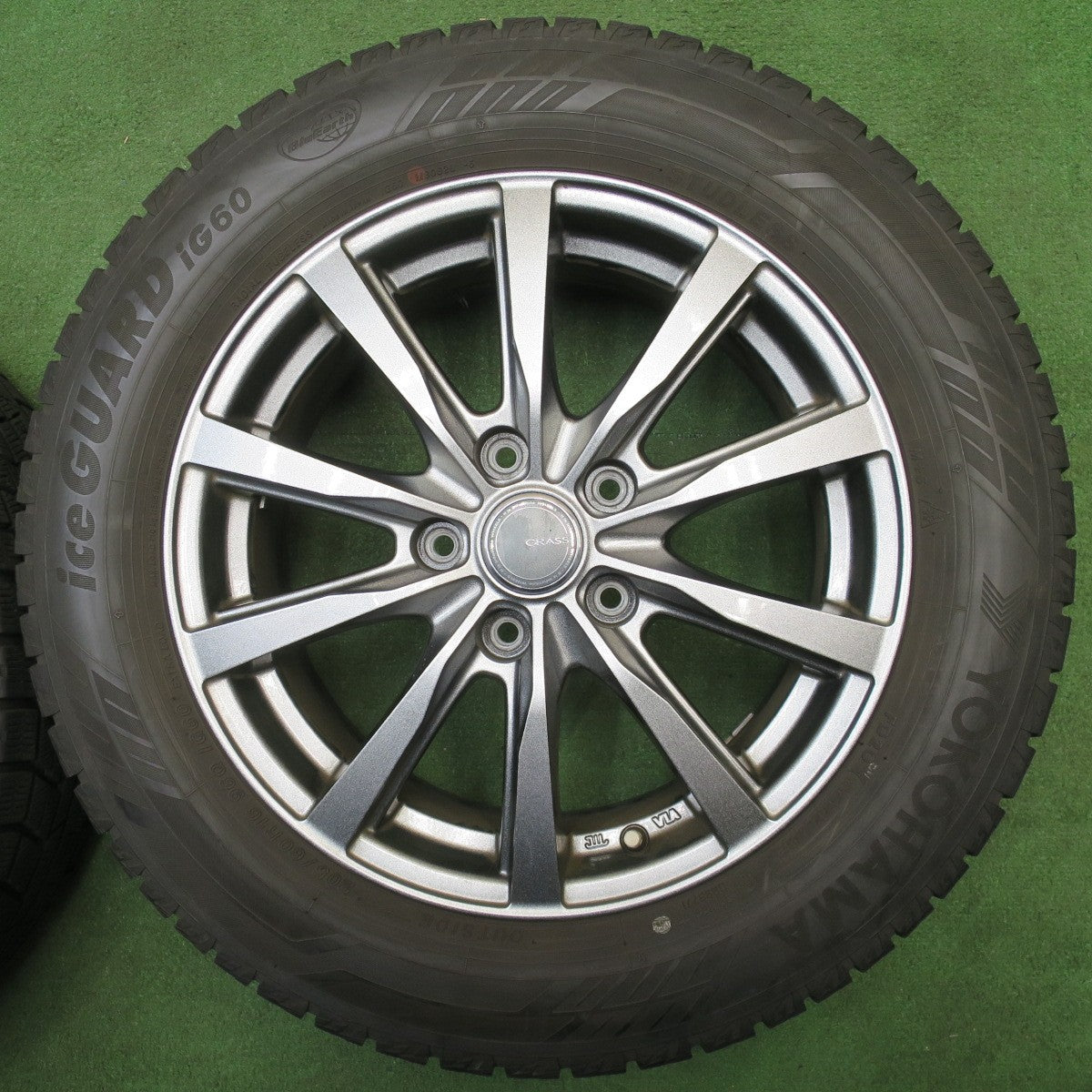 バリ溝！キレイ！9分★スタッドレス 205/60R16 ヨコハマ アイスガード iG60 GRASS グラス 16インチ PCD114.3/5H★6021803NJス