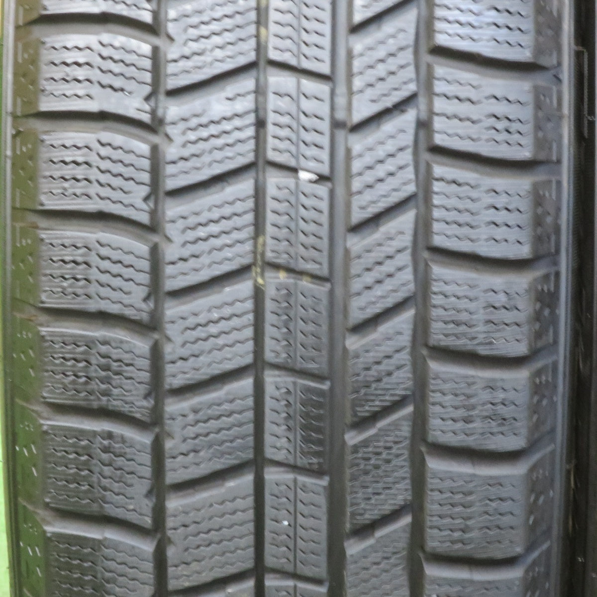 バリ溝！23年！キレイ！9.5分以上★スタッドレス 185/60R15 オートバックス ノーストレック N5 VELVA CHARGE ヴェルヴァ チャージ 15インチ PCD100/4H★5111301TTス
