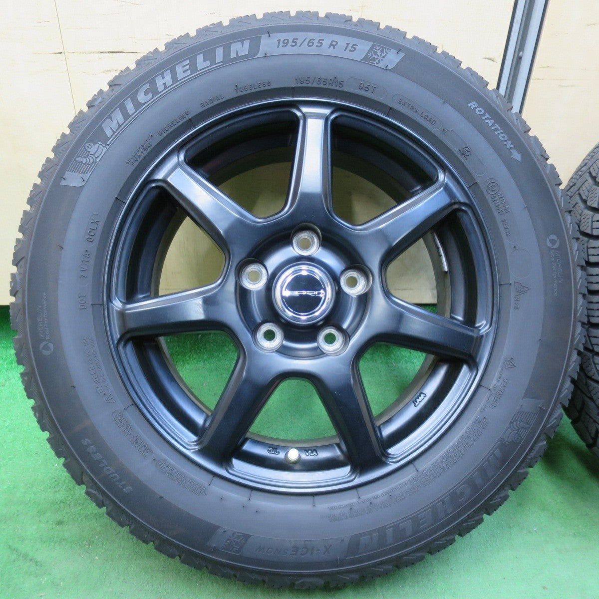 バリ溝！22年！キレイ！9分★スタッドレス 195/65R15 ミシュラン X-ICE SNOW PRD 社外 アルミ 15インチ PCD114.3/5H★5030602イス