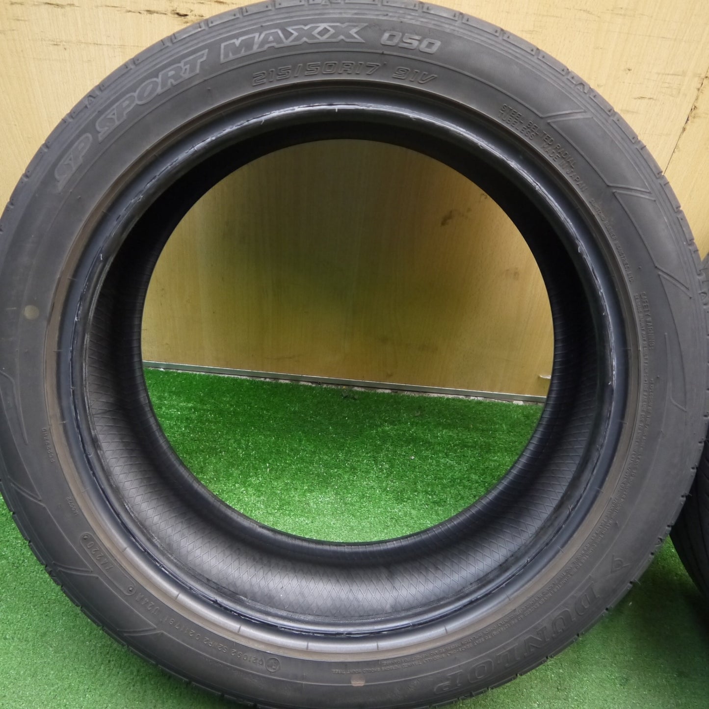 バリ溝！8.5分！2本★215/50R17 ダンロップ SPスポーツマックス 050 タイヤ 17インチ レヴォーグ プリウスα ウィッシュ 等★5060913Hノタ