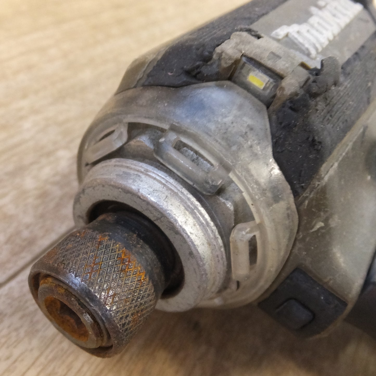 [送料無料] ★マキタ makita 充電式インパクトドライバ TD171D 茶 18V　本体のみ★