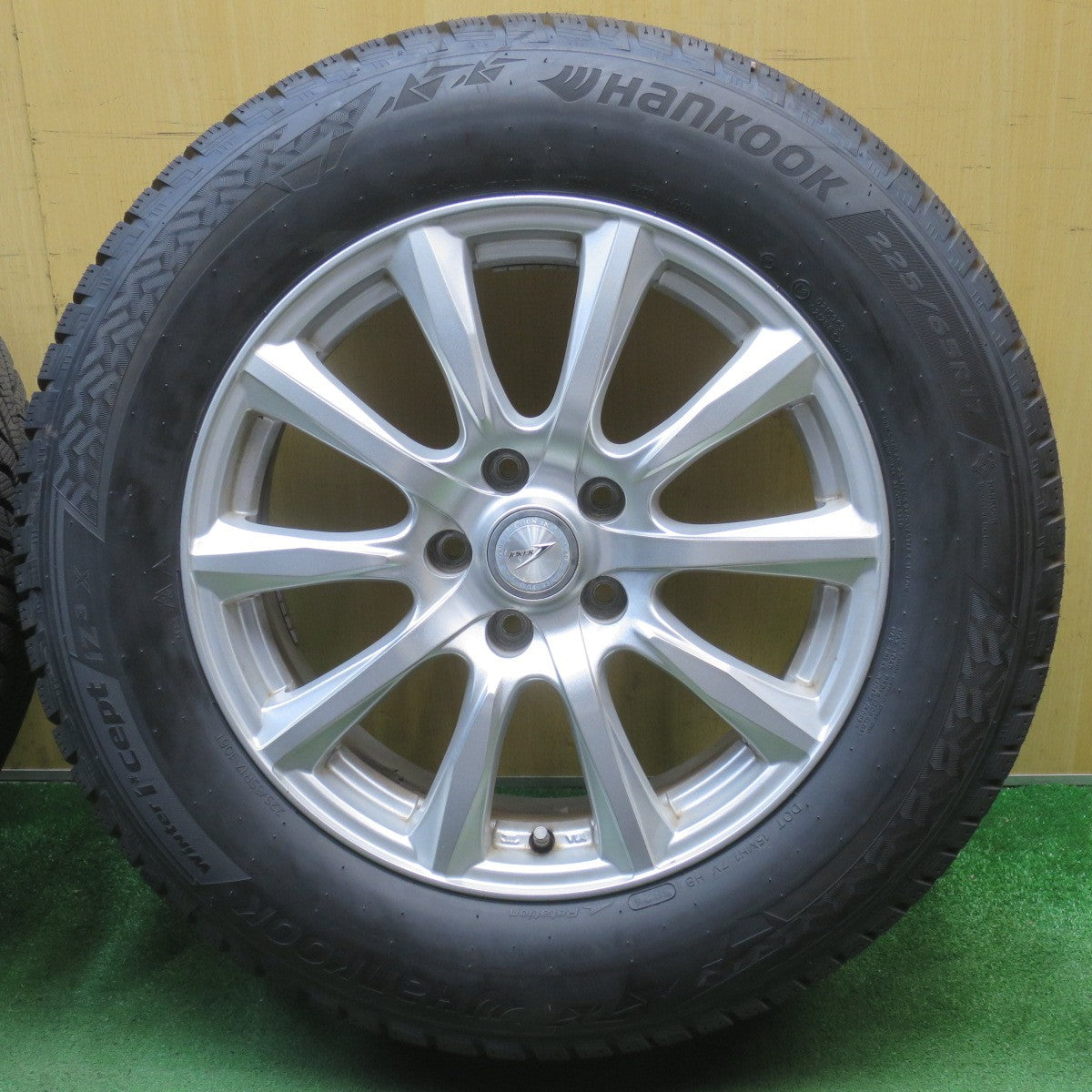 バリ溝！24年！9.5分以上★スタッドレス 225/65R17 ハンコック ウインター アイセプト IZ3X JOKER ジョーカー 17インチ PCD114.3/5H★6051507NJス