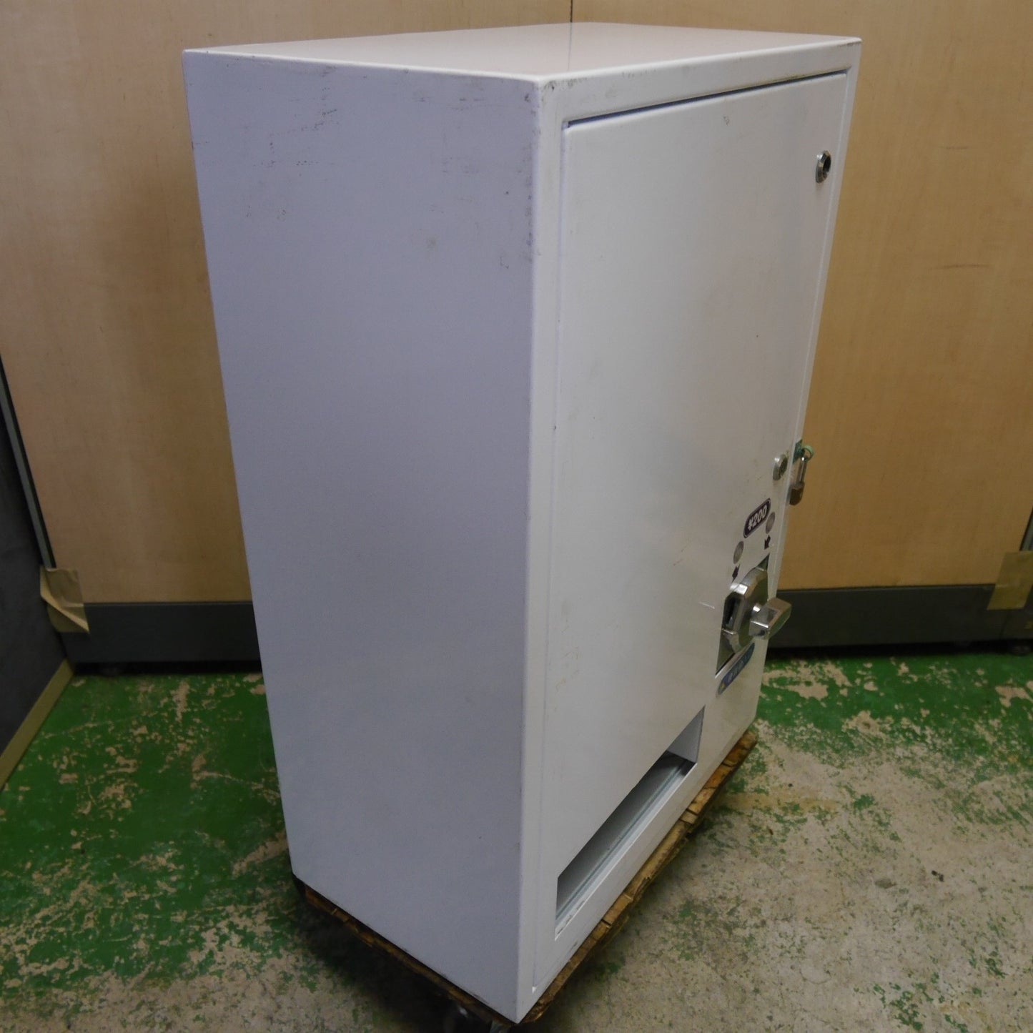 [送料無料] ☆手動式 自動 販売機 トレカ BOX トレーディング カード ボックス 自販機 ガチャ ガチャ メーカー 型式 不明 ジャンク品①☆