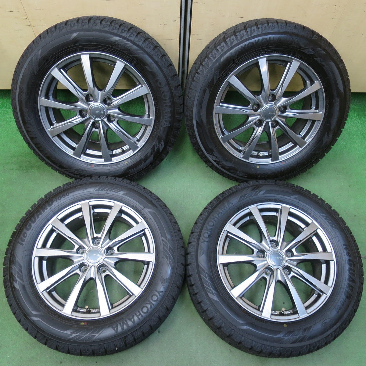 バリ溝！21年！キレイ！ほぼ10分★スタッドレス 215/60R16 ヨコハマ アイスガード iG60 GRASS グラス 16インチ PCD114.3/5H★5111411イス