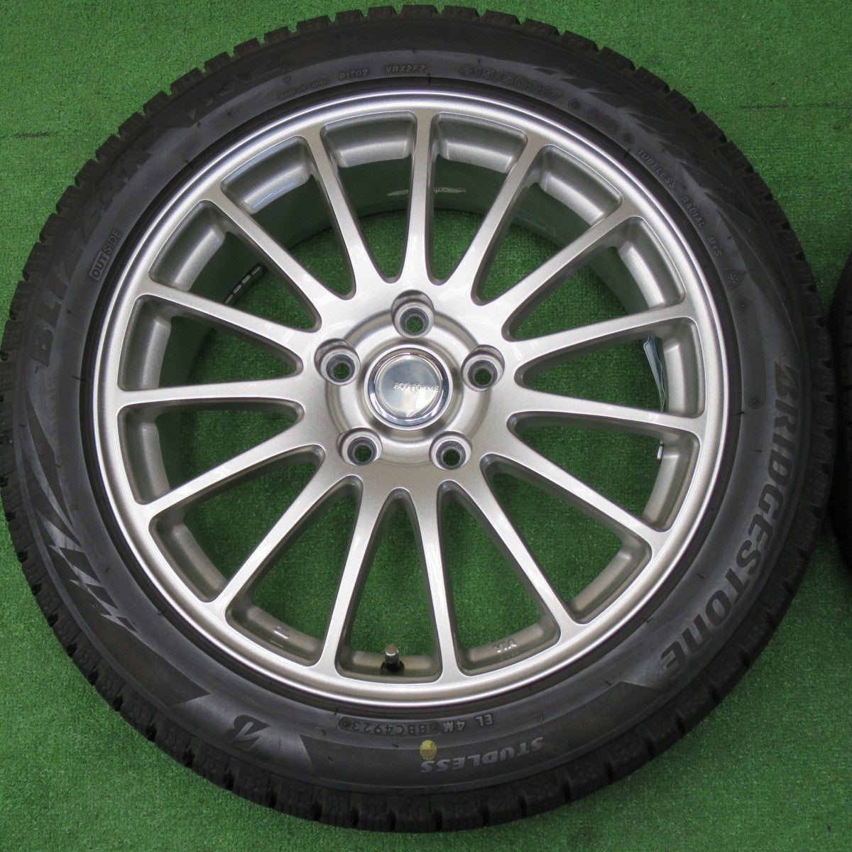 バリ溝！23年！キレイ！9.5分★スタッドレス 215/50R17 ブリヂストン ブリザック VRX2 ECO FORME エコフォルム 17インチ PCD114.3/5H★6040304NKス