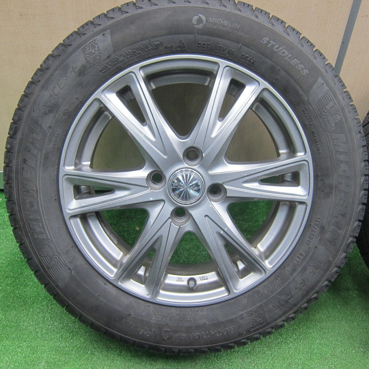 バリ溝！9.5分★スタッドレス 185/65R15 ミシュラン X-ICE3+ Exceeder エクシーダー 15インチ PCD100/4H★4121403TNス