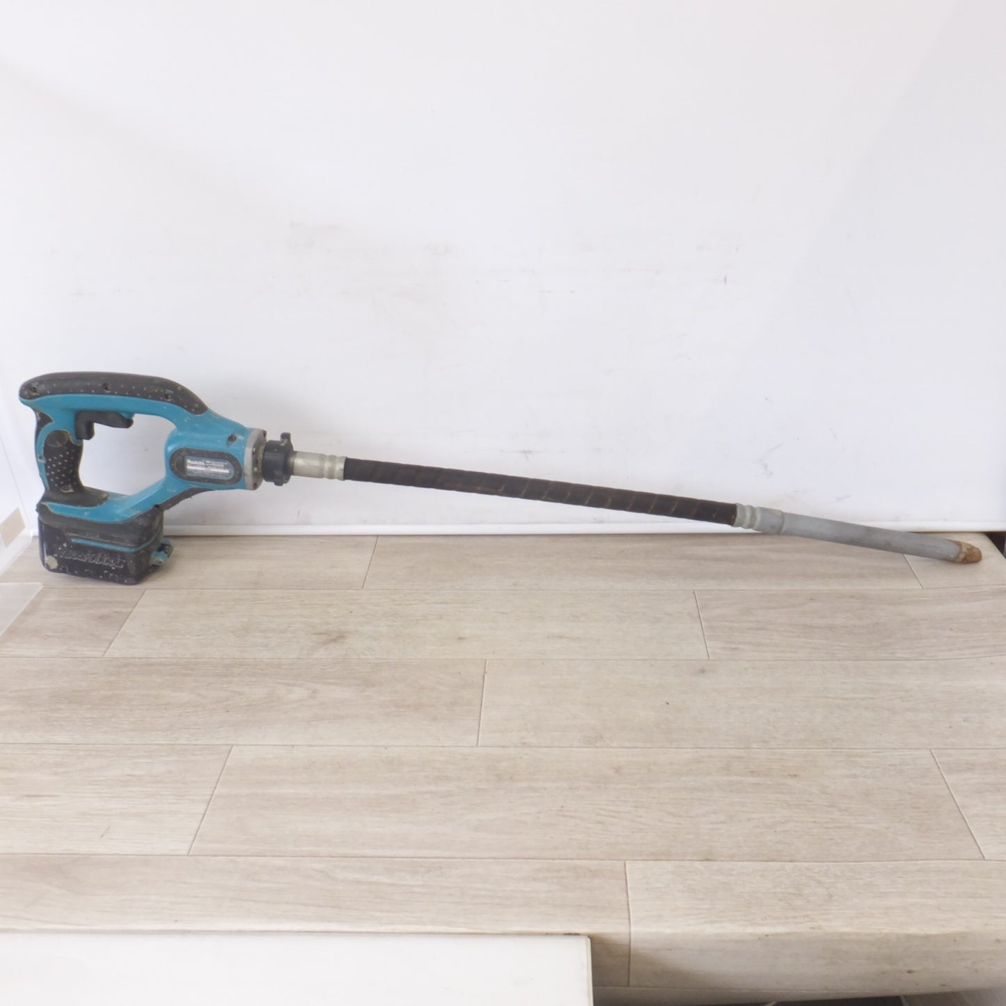 [送料無料] ★マキタ makita 充電式コンクリートバイブレータ VR350D 18V 本体のみ★