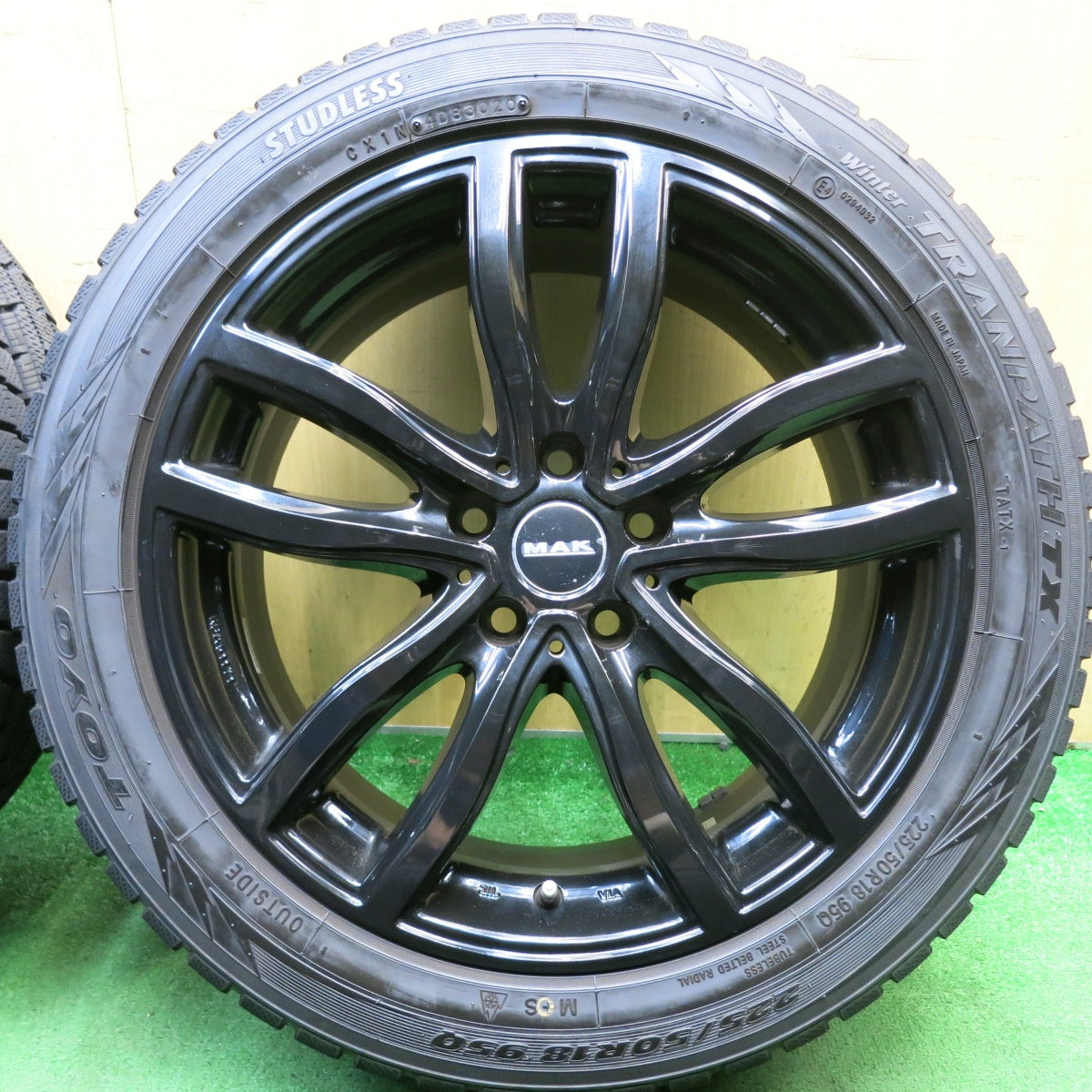 バリ溝！9.5分◎BMW 等 MAK FAHR 225/50R18 スタッドレス トーヨー ウインター トランパス TX ファー 18インチ PCD112/5H◎6071906HAス