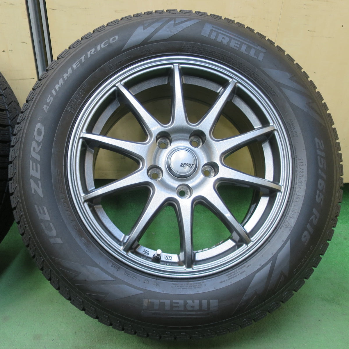 バリ溝！22年！キレイ！8.5分★スタッドレス 215/65R16 ピレリ アイスゼロ アシンメトリコ SPORT ABELIA スポルト アベリア 16インチ PCD114.3/5H★6032502イス