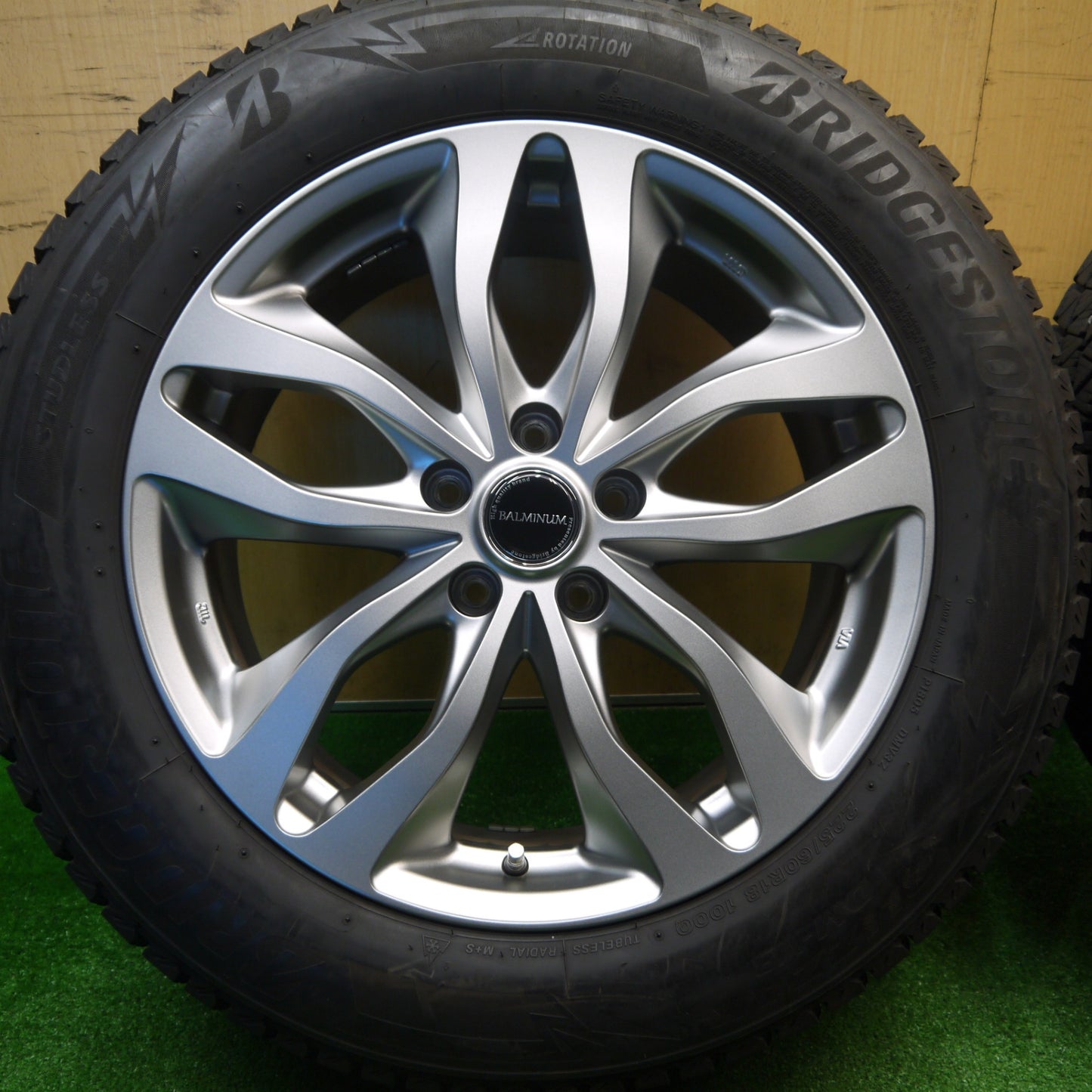 バリ溝！23年！キレイ！9分★スタッドレス 225/60R18 ブリヂストン ブリザック DM-V3 BALMINUM バルミナ 18インチ PCD114.3/5H★5111406Hス