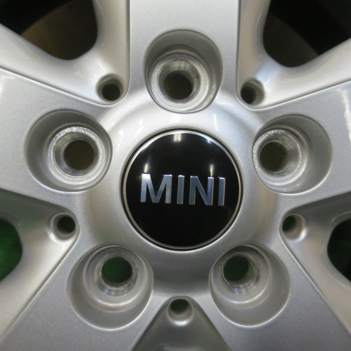 バリ溝！キレイ！9分★MINI ミニ クーパー F55 F56 純正 175/65R15 スタッドレス ノキアン タイヤ ハッカペリッタ R3 15インチ PCD112/5H★5102010イス
