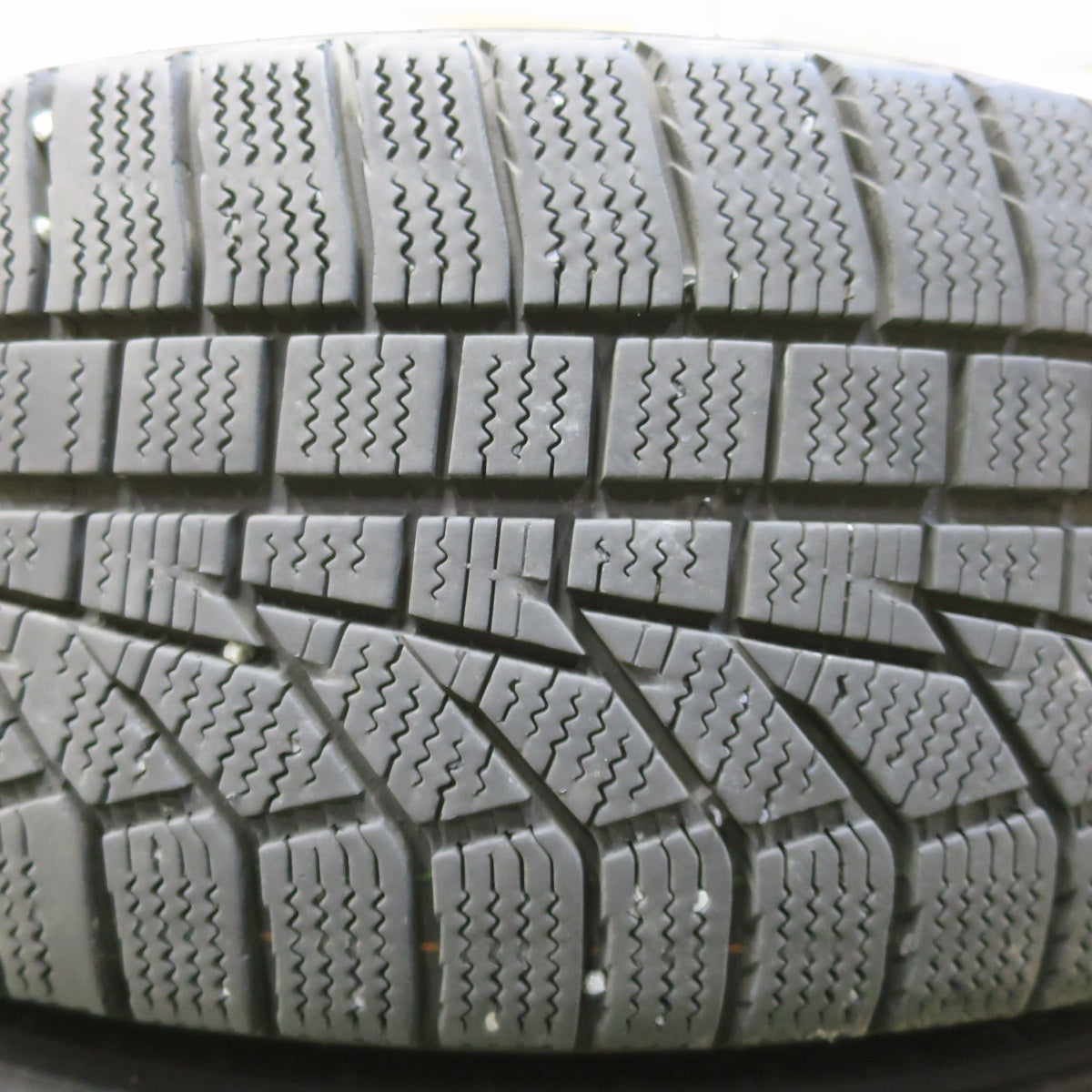 4本価格★LEONIS VT 195/65R15 スタッドレス ハンコック ウインター アイセプト IZ2A レオニス 15インチ PCD114.3/5H★6051806イス