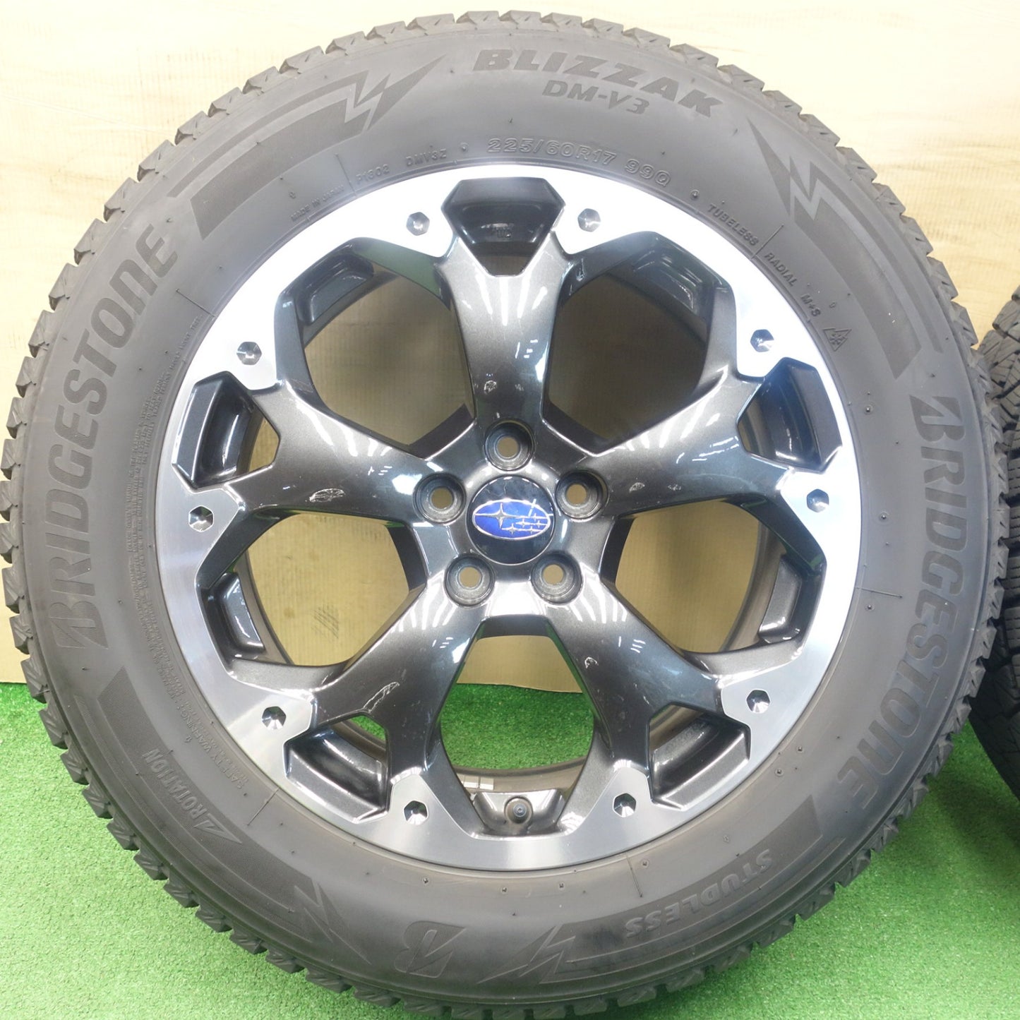 キレイ★スバル XV GT系 純正 225/60R17 スタッドレス ブリヂストン ブリザック DM-V3 17インチ PCD100/5H★6021101KTス