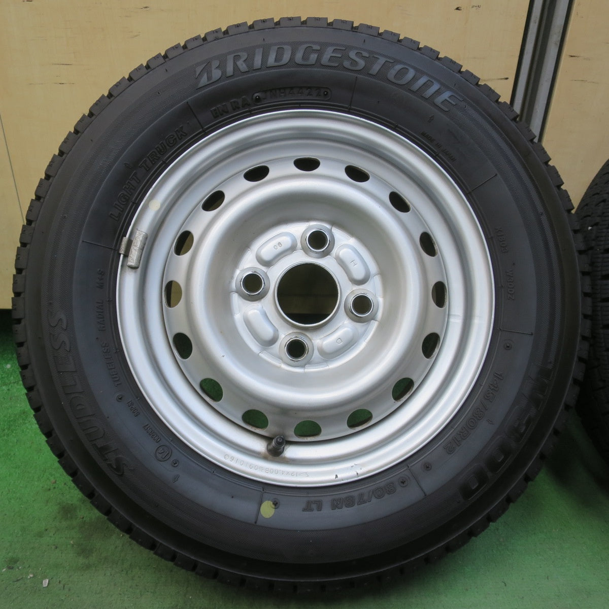 4本価格！22年★ダイハツ アトレー ハイゼット 等 純正 スチール 145/80R12 80/78N スタッドレス ブリヂストン W300 12インチ PCD100/4H★6031902イス