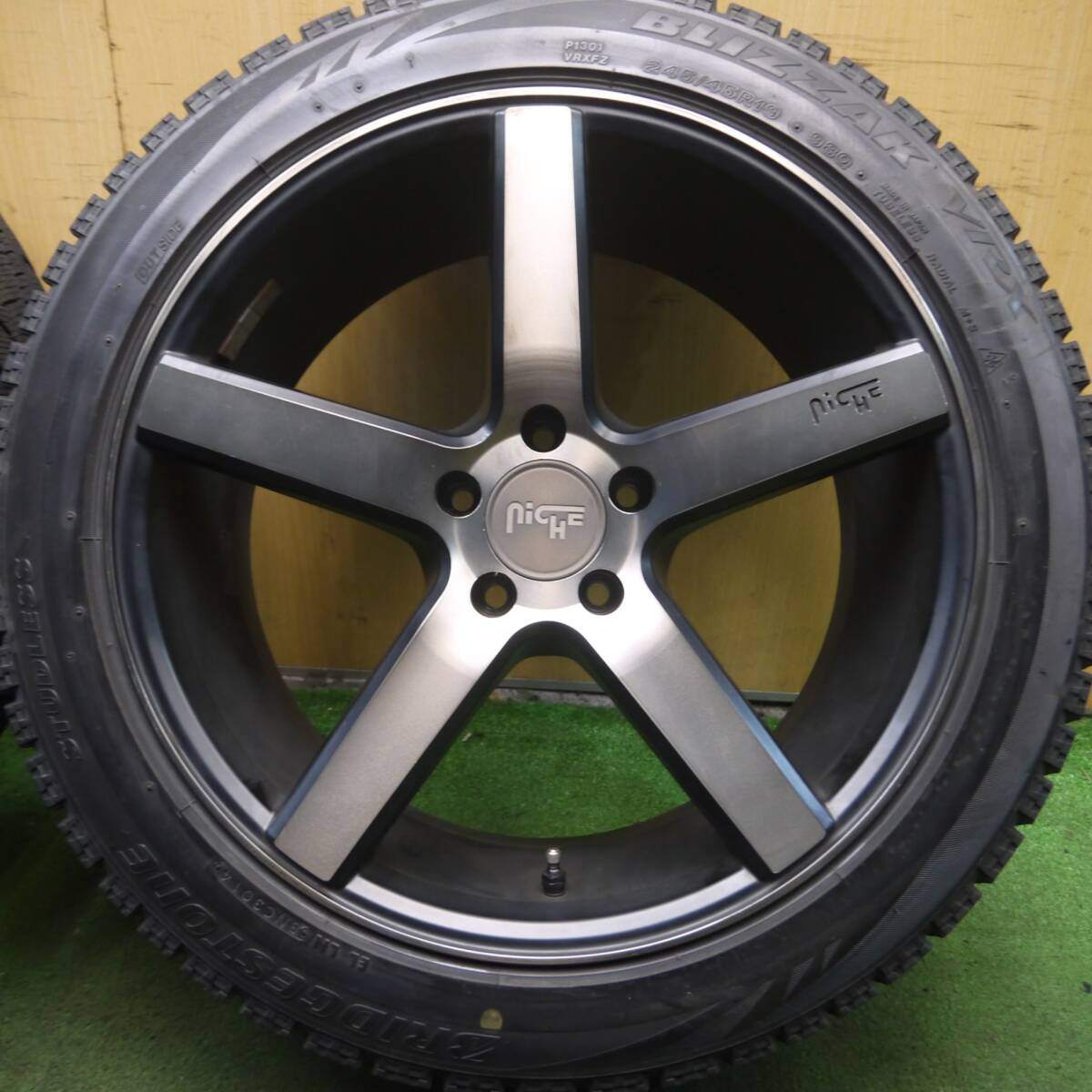 バリ溝！キレイ！9.5分★BMW 等 NICHE 245/45R19 スタッドレス ブリヂストン ブリザック VRX ニッチェ PCD112/5H★4031909Hス