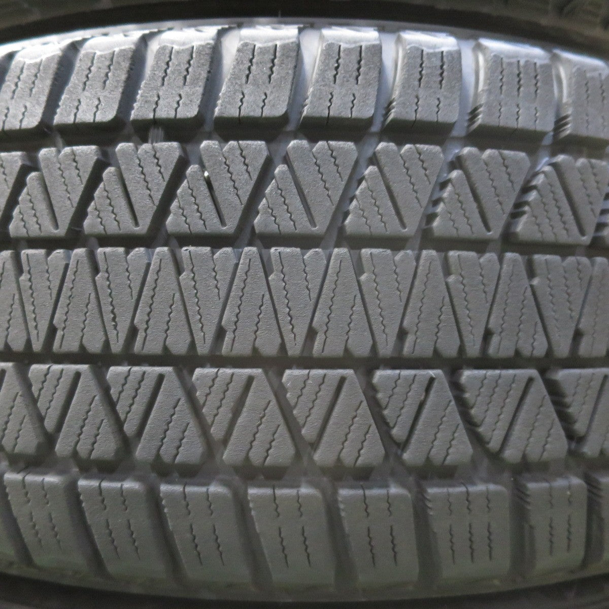 バリ溝！22年！キレイ！9分★トヨタ 80系 ハリアー Zグレード 純正 225/55R19 スタッドレス ブリヂストン ブリザック DM-V3 19インチ PCD114.3/5H★5081101イス