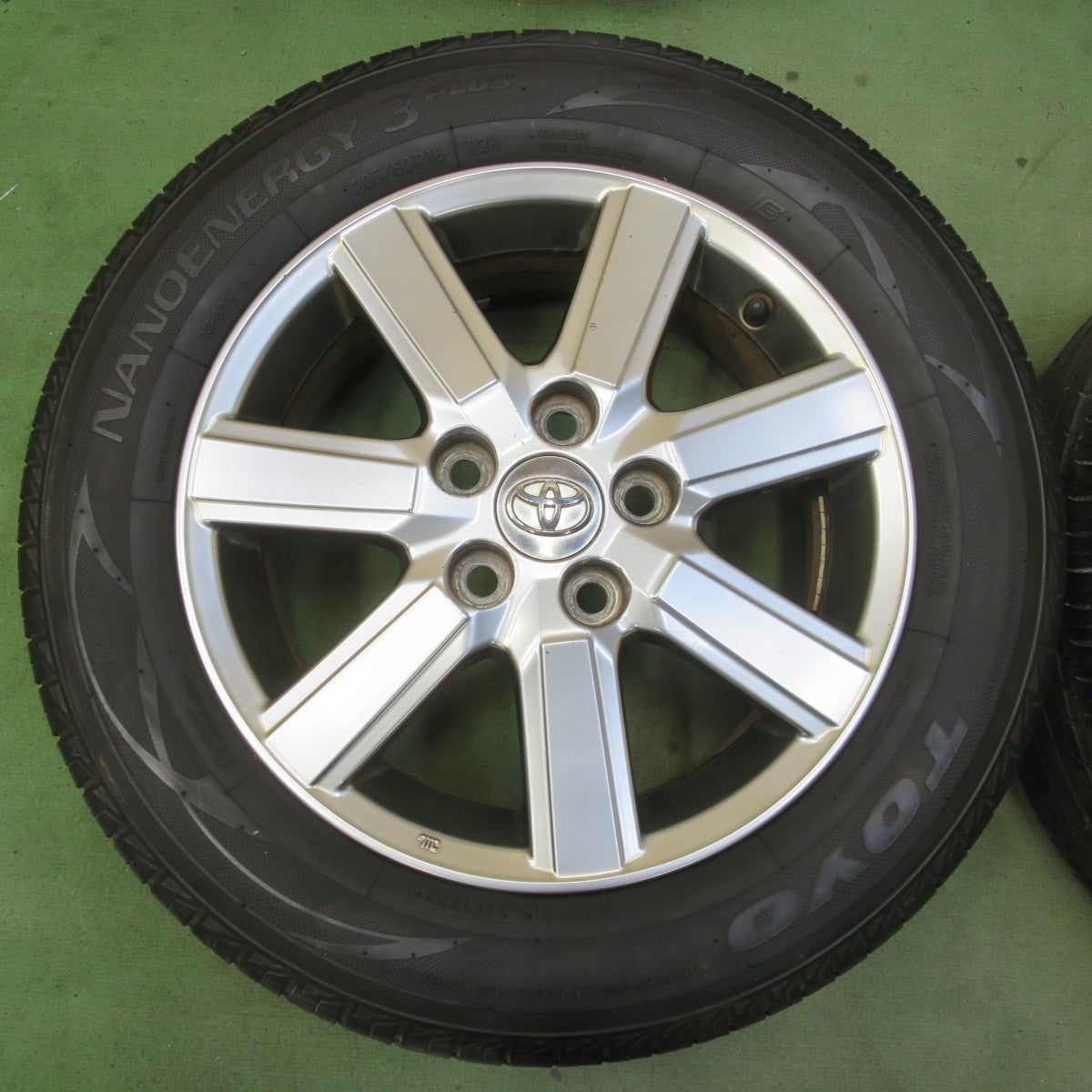 バリ溝！22年！9.5分★トヨタ 70系 ノア ヴォクシー 純正 205/60R16 トーヨー ナノエナジー 3 プラス 16インチ PCD114.3/5H★6051205イノ