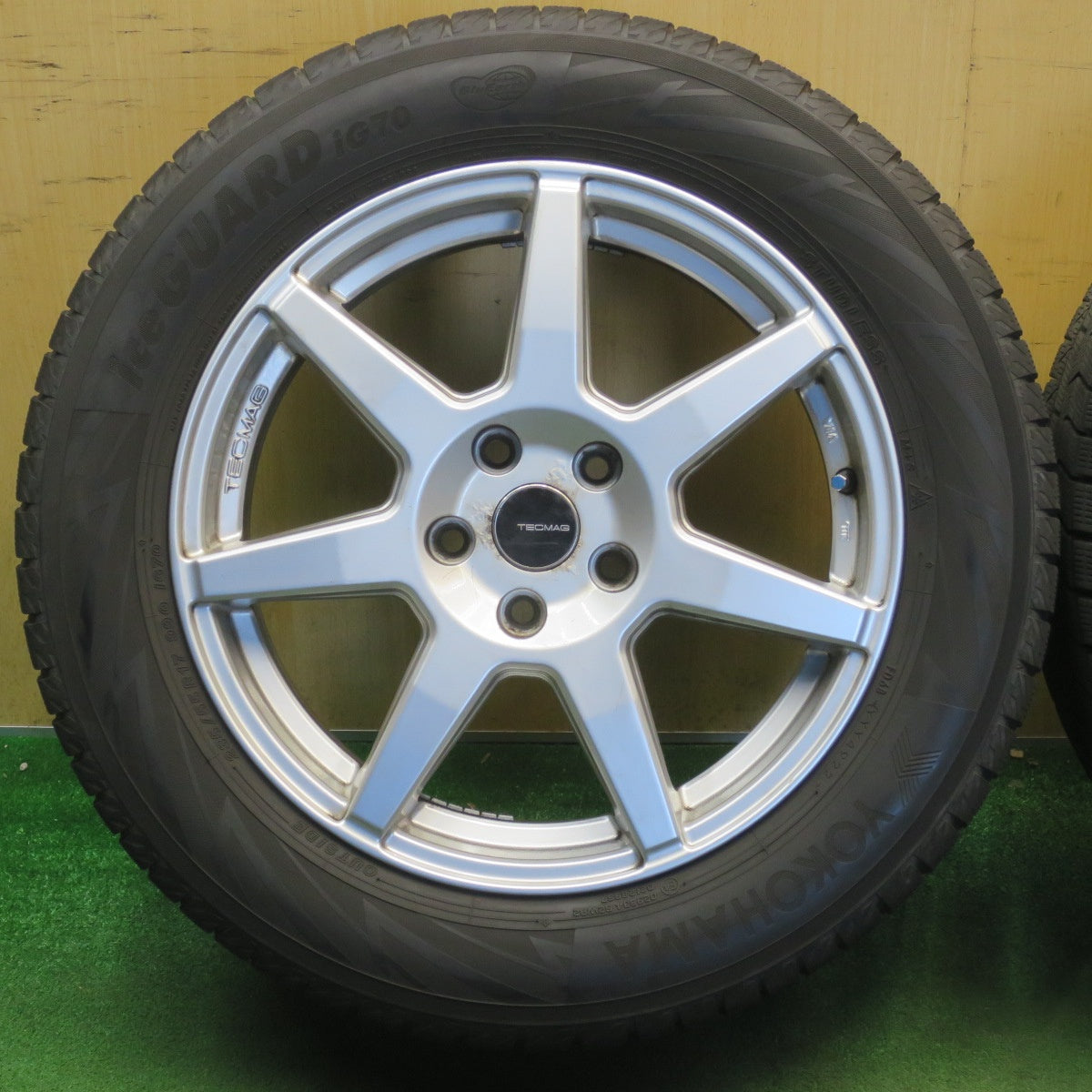 バリ溝！22年！9.5分★BMW 等 TECMAG Type 207R 235/55R17 スタッドレス ヨコハマ アイスガード iG70 テクマグ 17インチ PCD112/5H★6051801NJス
