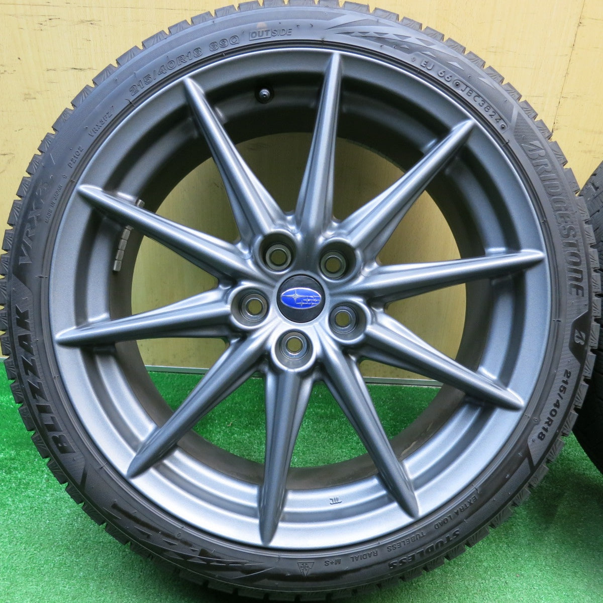 バリ溝！24年！キレイ！9.5分★スバル BRZ トヨタ 86 純正 215/40R18 スタッドレス ブリヂストン ブリザック VRX3 18インチ PCD100/5H★6011705HAス